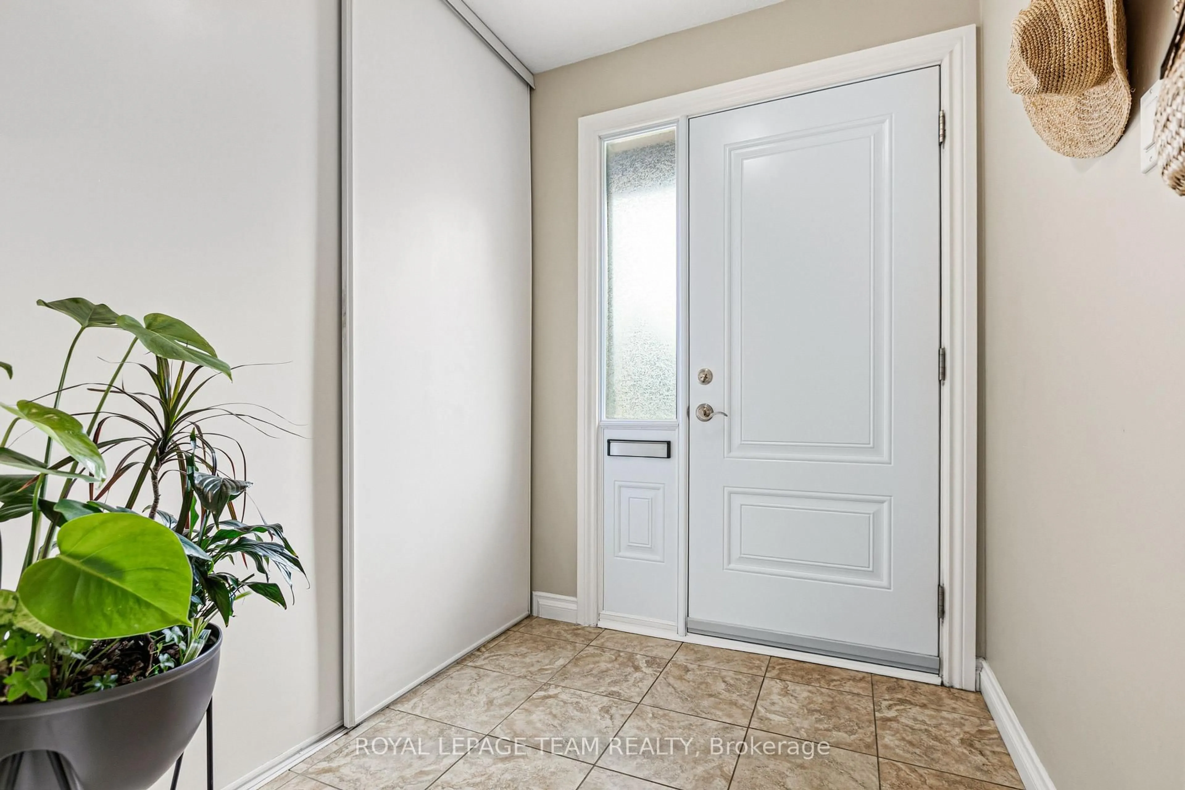 Indoor entryway for 82 McClintock Way #68, Kanata Ontario K2L 2A2