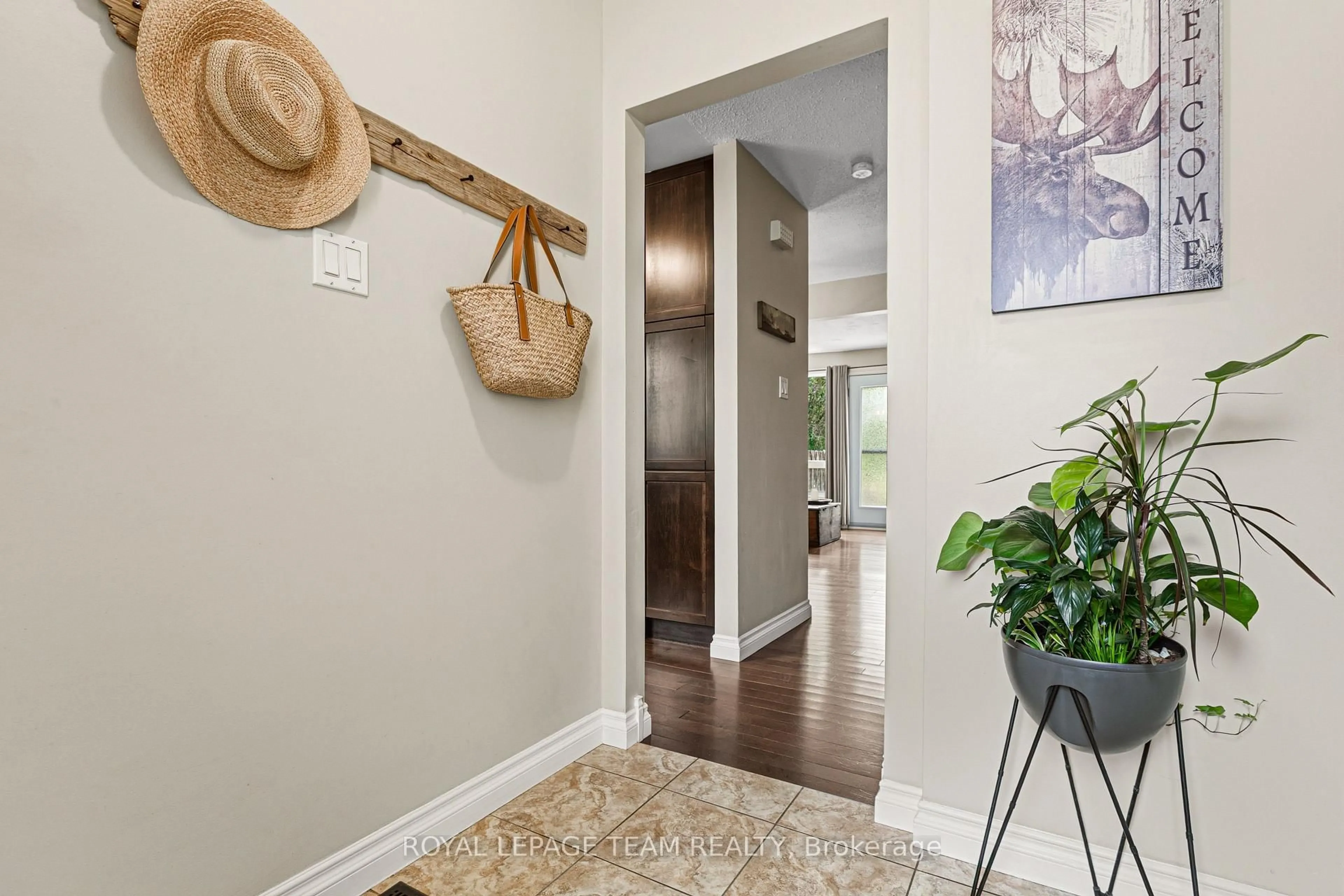 Indoor entryway for 82 McClintock Way #68, Kanata Ontario K2L 2A2