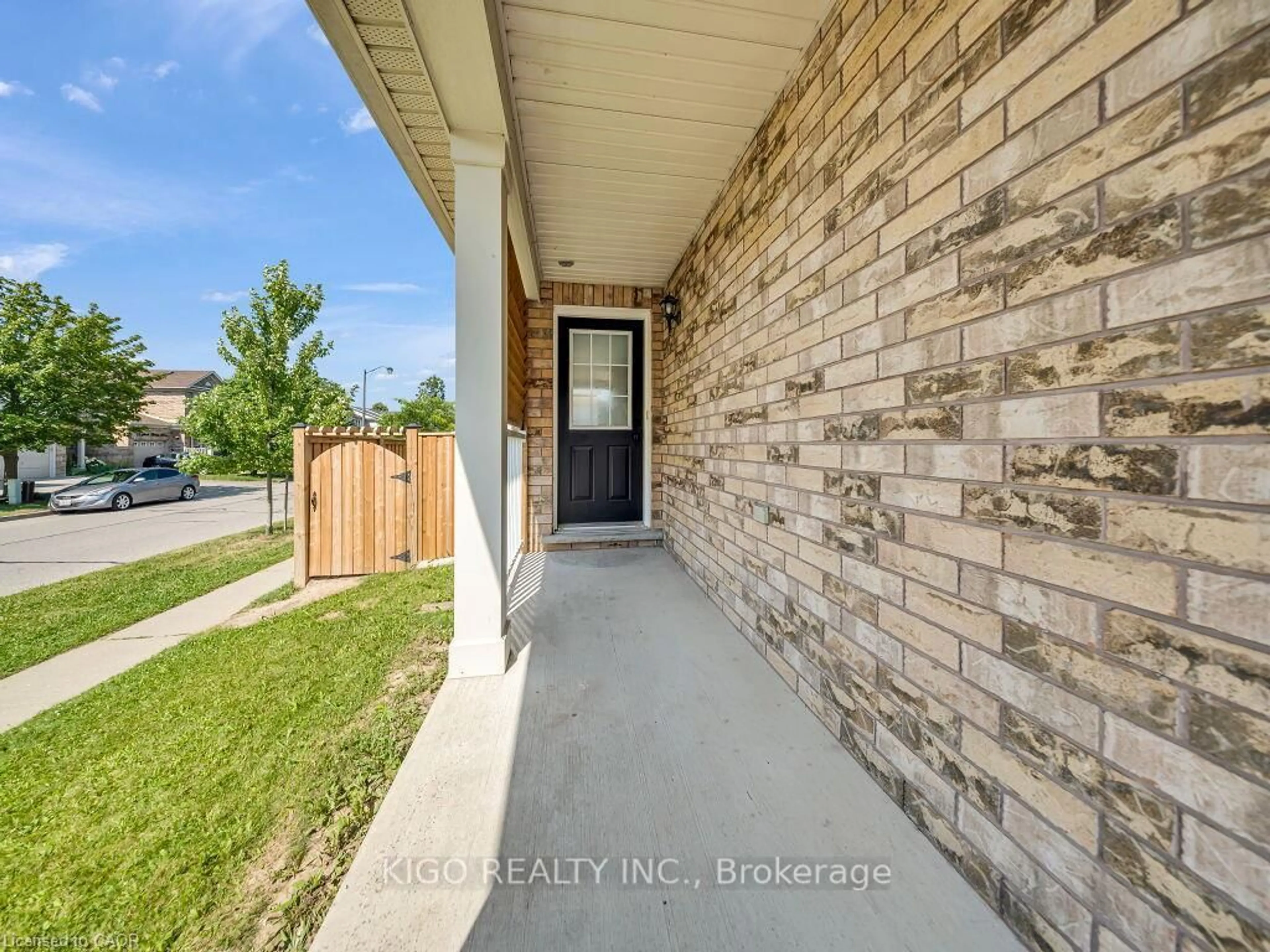 Indoor entryway for 39 Baintree Way, Cambridge Ontario N1T 2H3