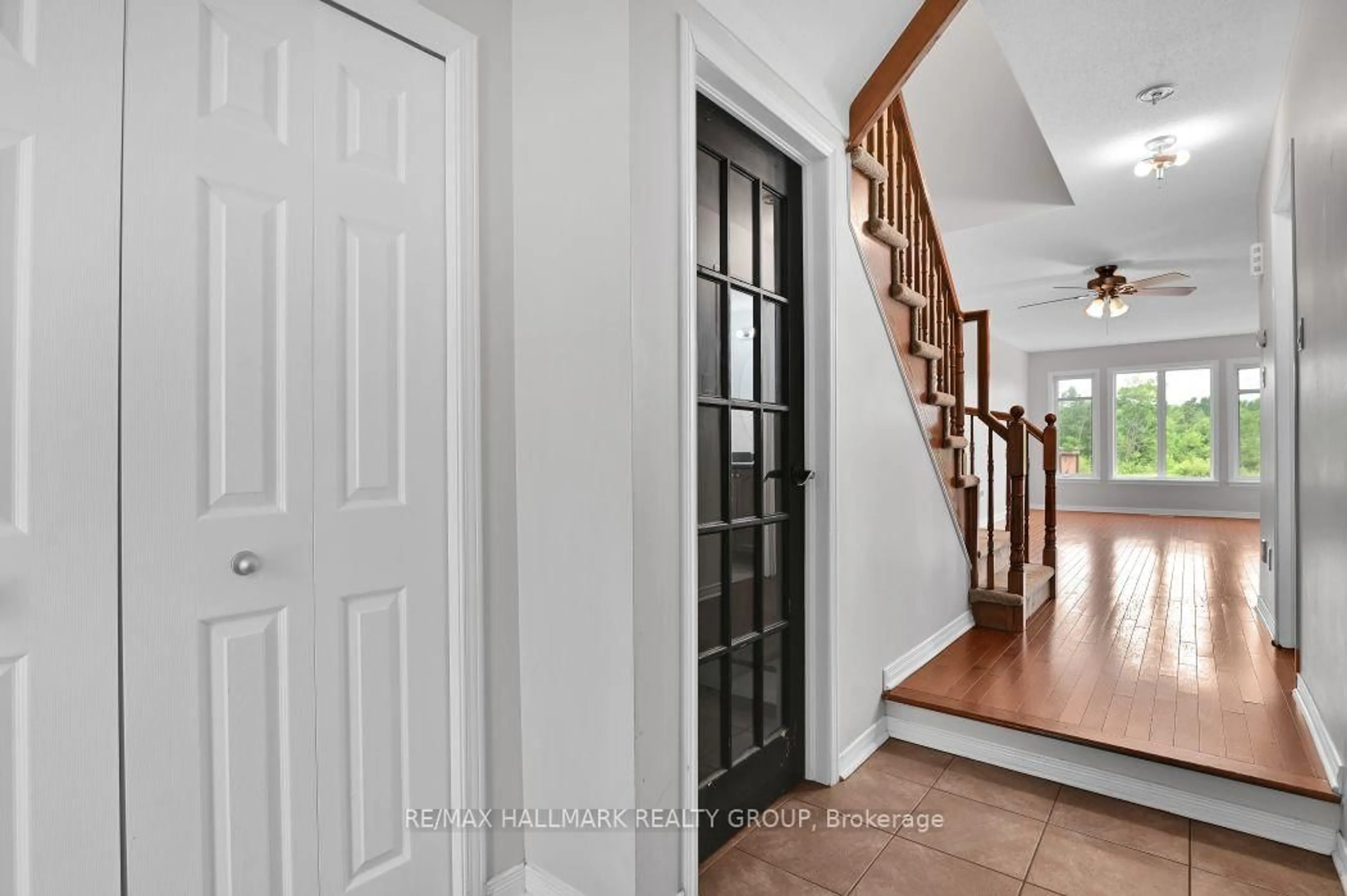 Indoor entryway for 144 Trail Side Circ, Ottawa Ontario K4A 5B3
