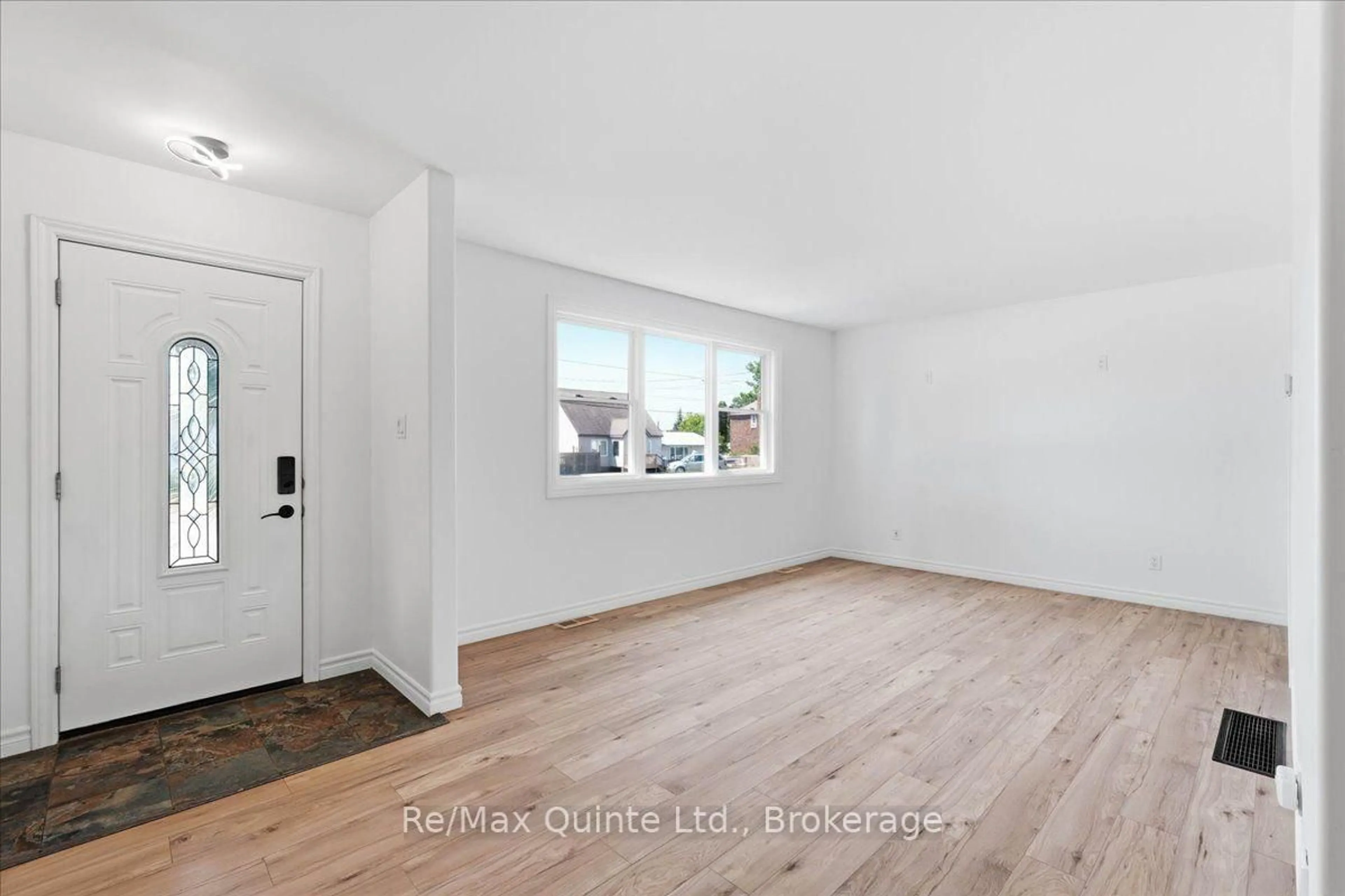 A pic of a room for 86 Princess St, Quinte West Ontario K8V 1T5