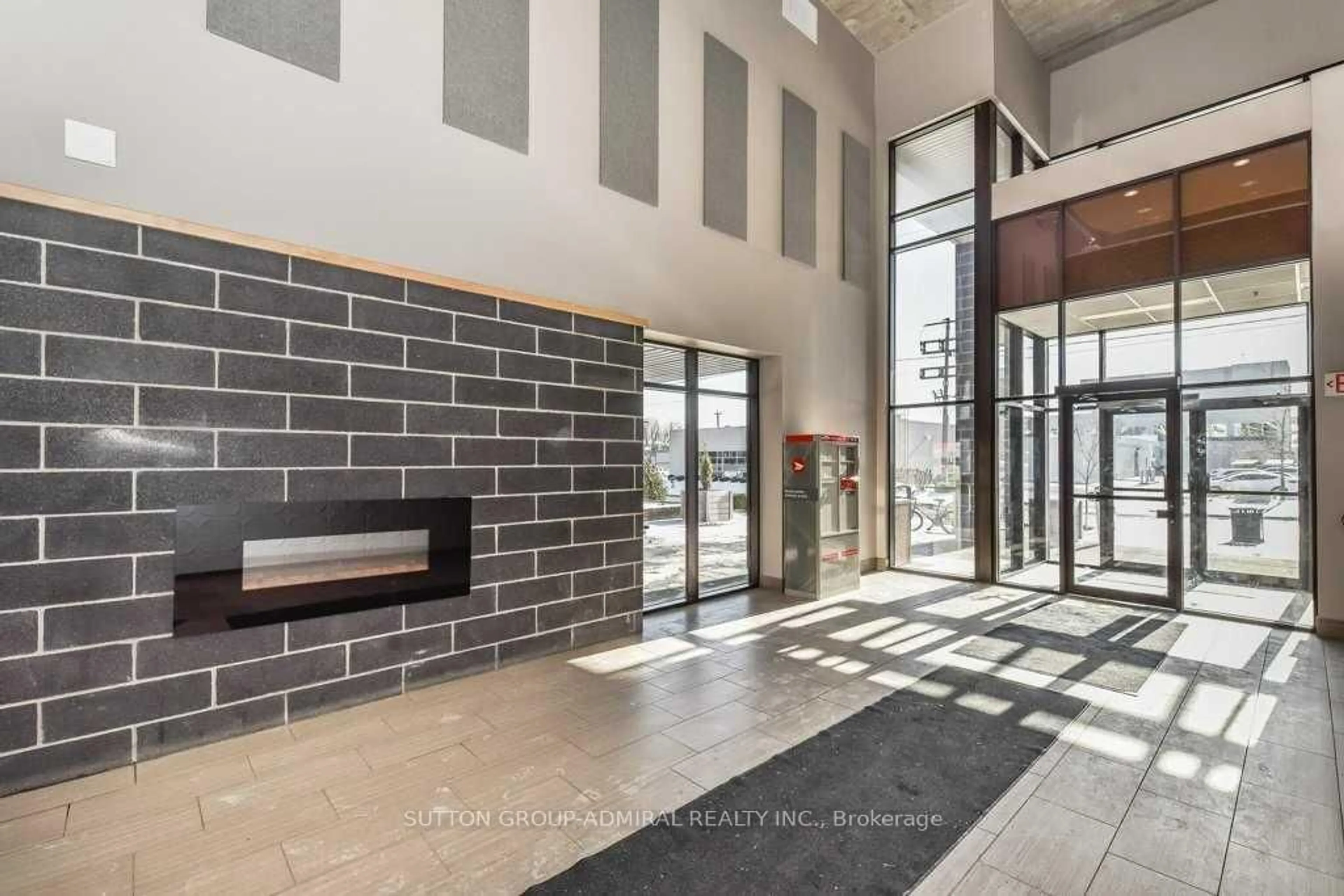 Indoor foyer for 8 Hickory St #506, Waterloo Ontario N2L 3H6