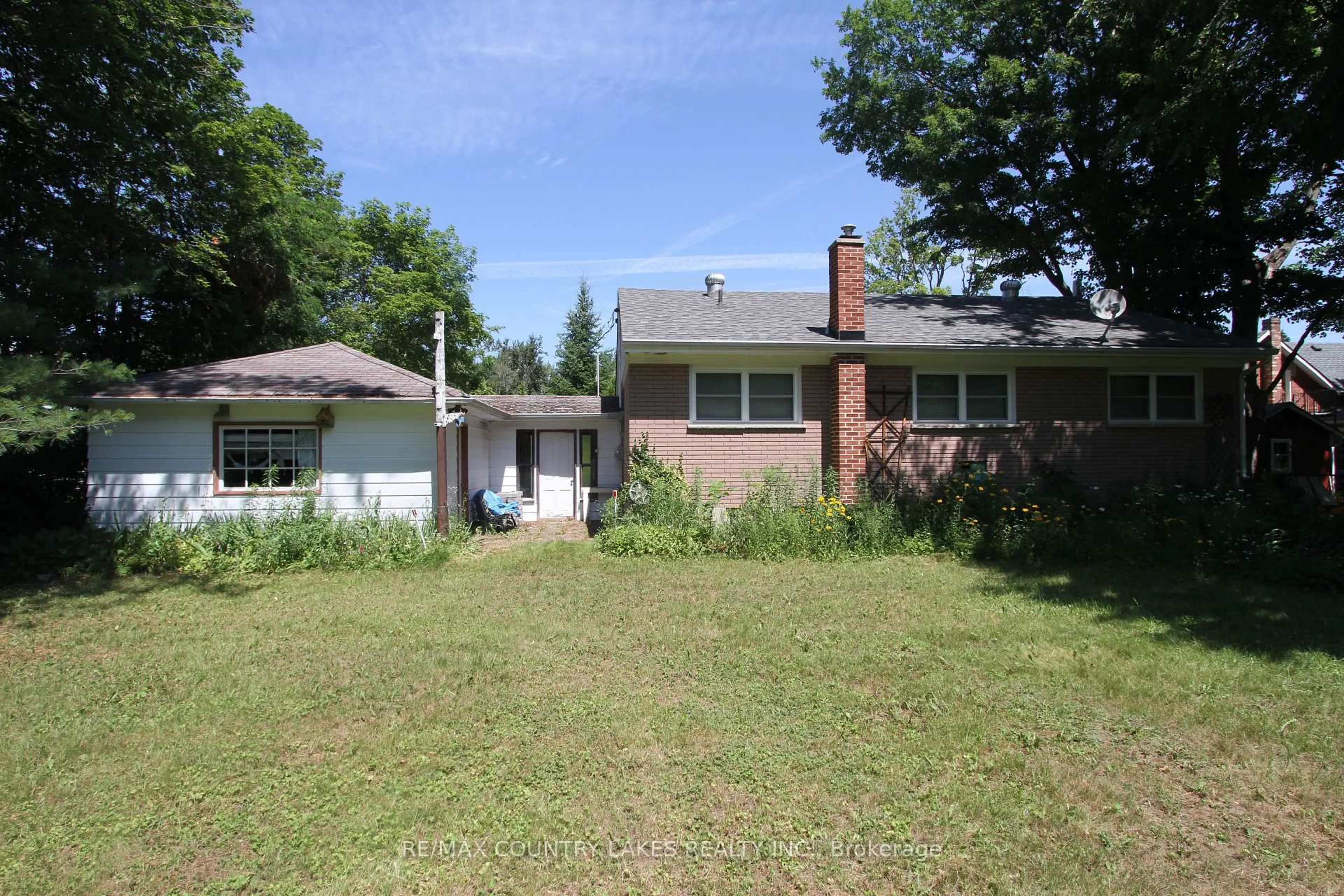A pic from outside/outdoor area/front of a property/back of a property/a pic from drone, street for 986 Portage Rd, Kawartha Lakes Ontario K0M 2B0