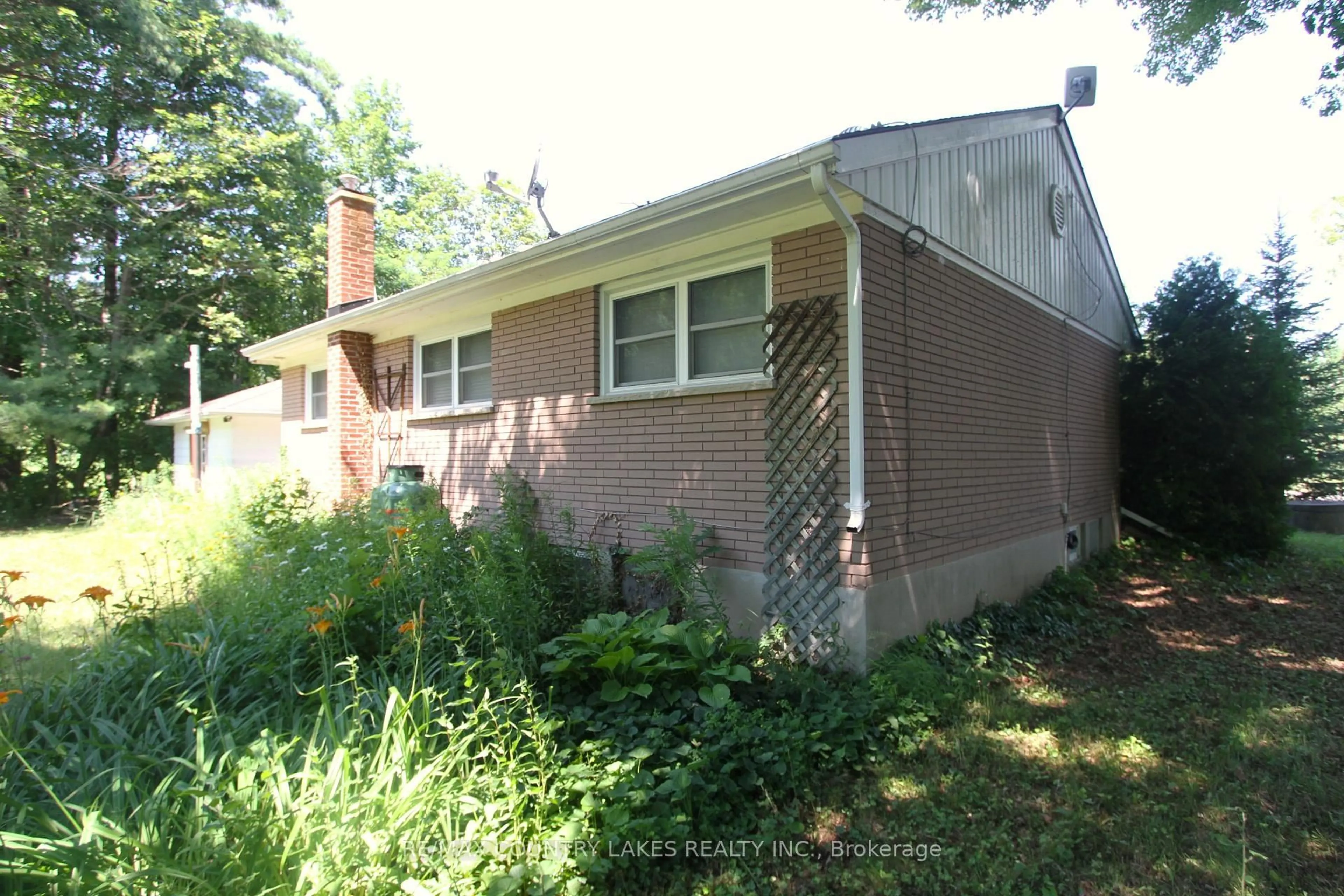 Home with brick exterior material, street for 986 Portage Rd, Kawartha Lakes Ontario K0M 2B0