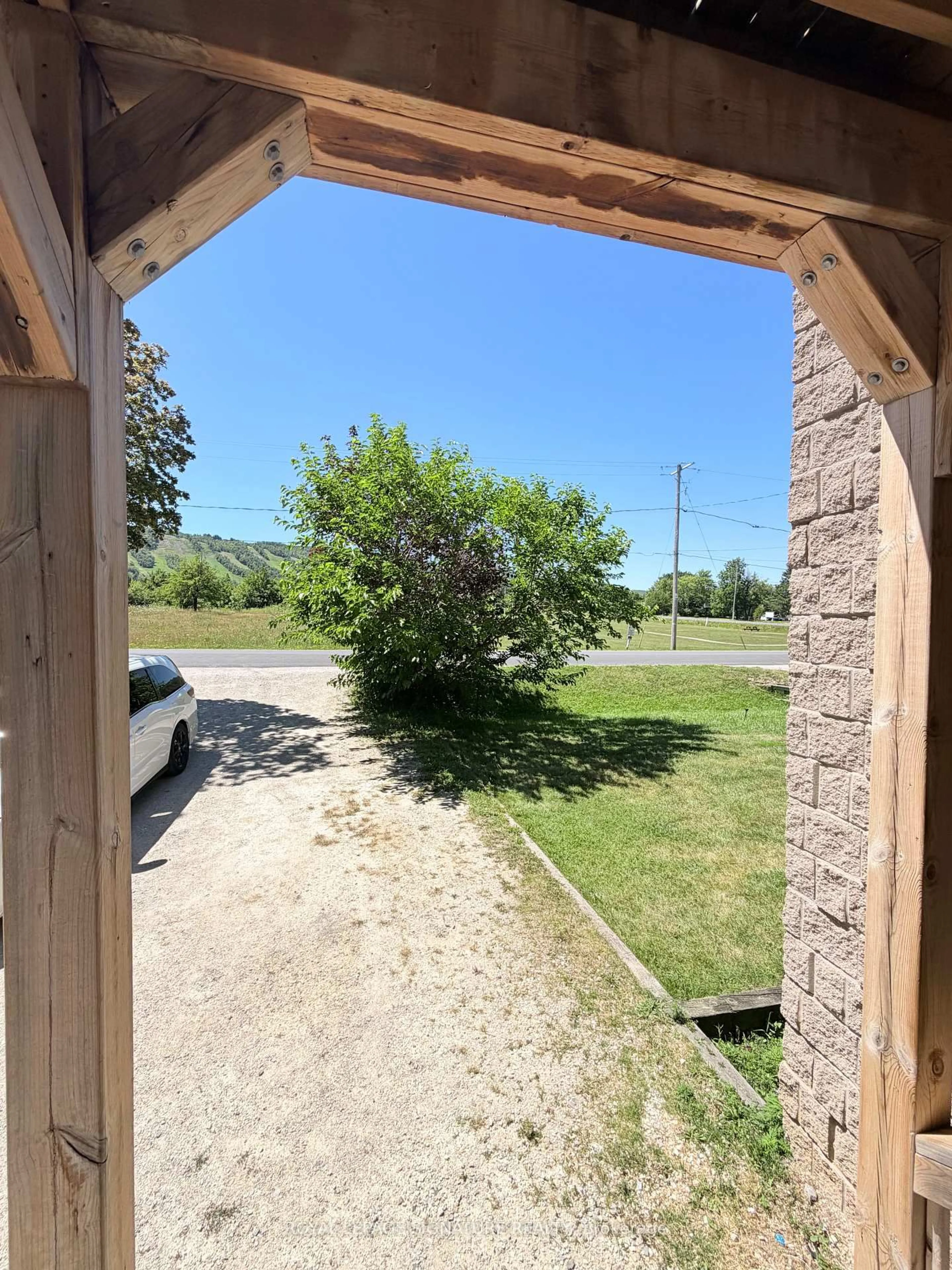 A pic from outside/outdoor area/front of a property/back of a property/a pic from drone, mountain view for 147 Kandahar Lane, Blue Mountains Ontario L6Y 0N3