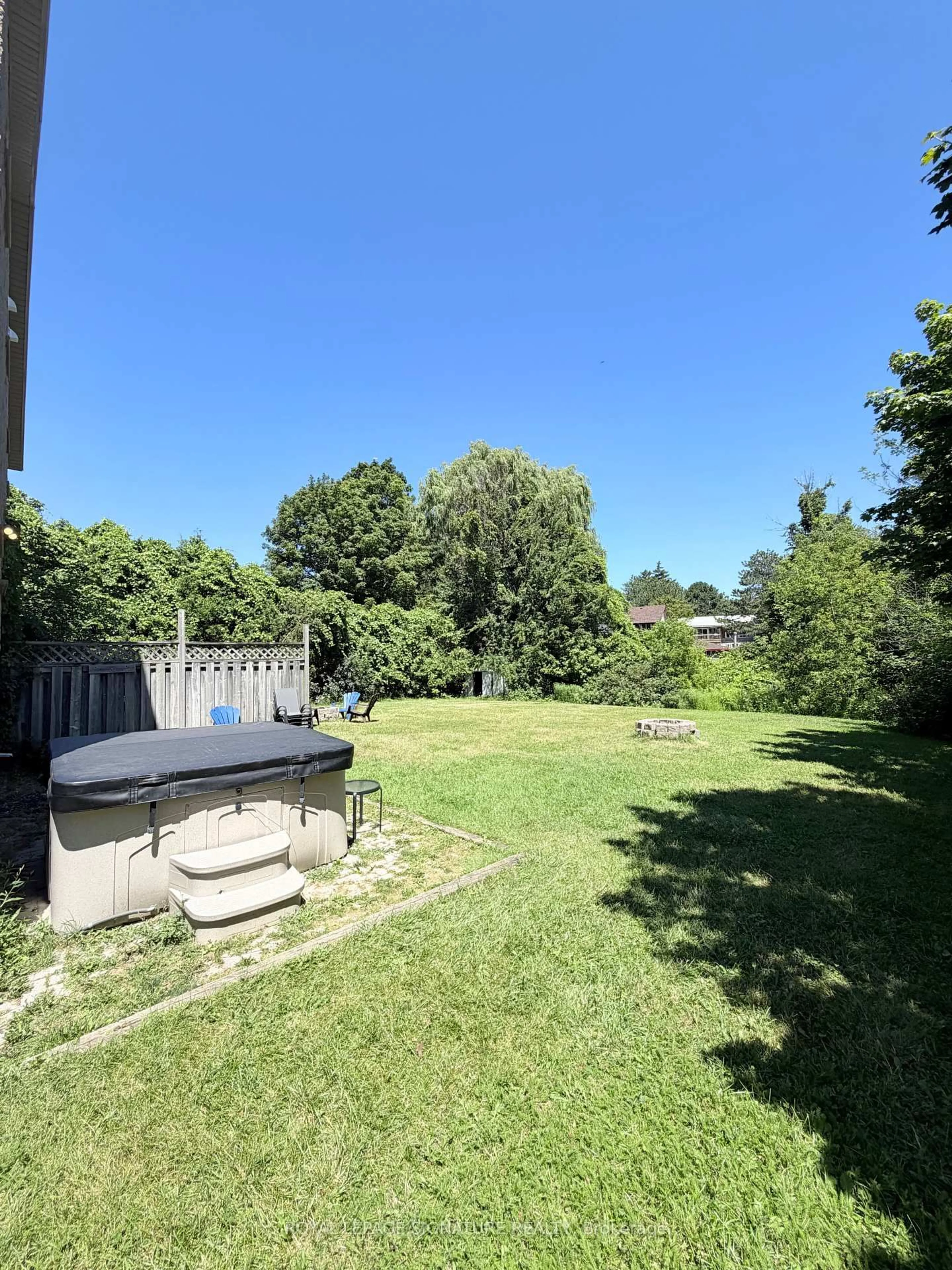A pic from outside/outdoor area/front of a property/back of a property/a pic from drone, unknown for 147 Kandahar Lane, Blue Mountains Ontario L6Y 0N3