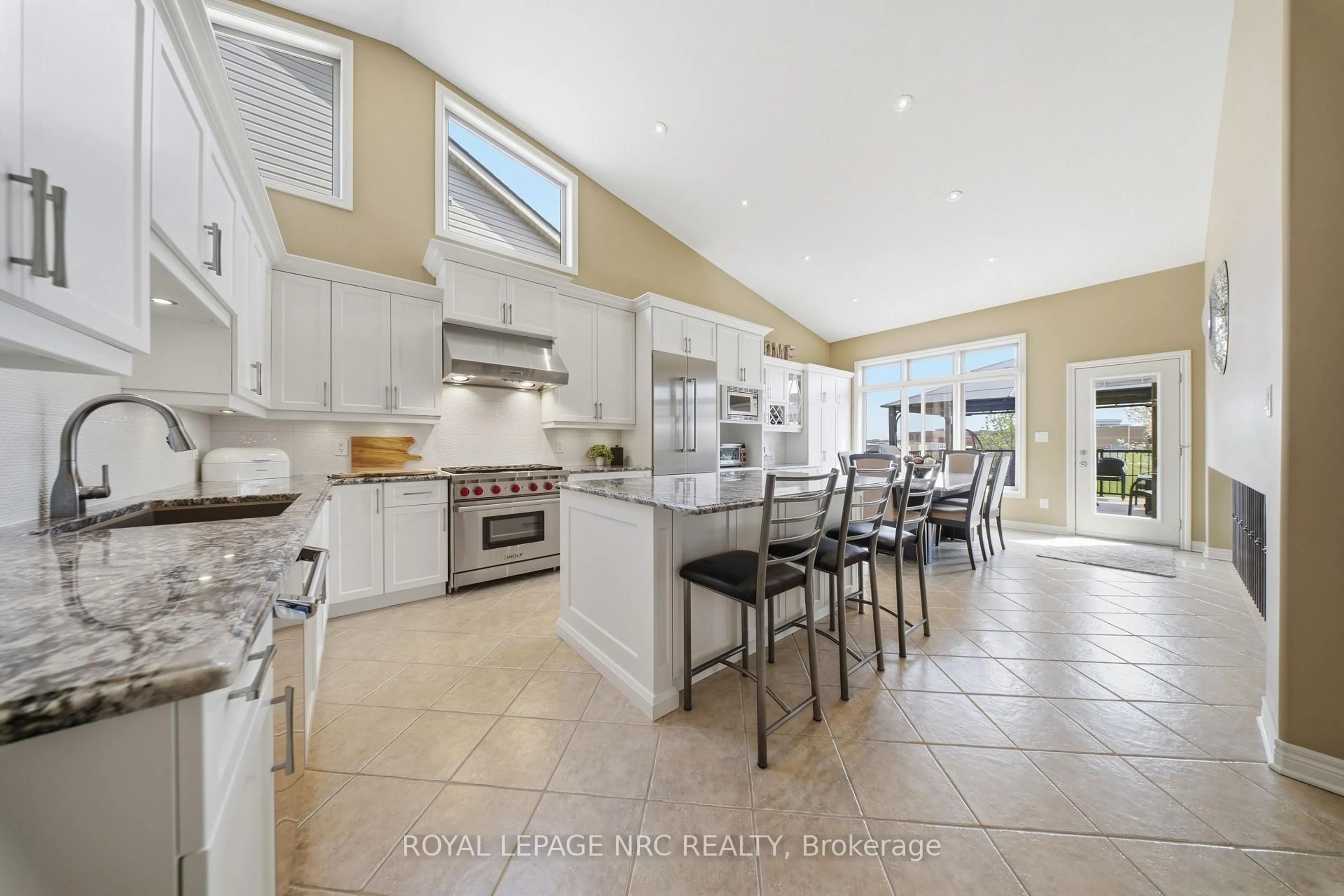 Open concept kitchen, ceramic/tile floor for 8684 McGarry Dr, Niagara Falls Ontario L2H 3N7