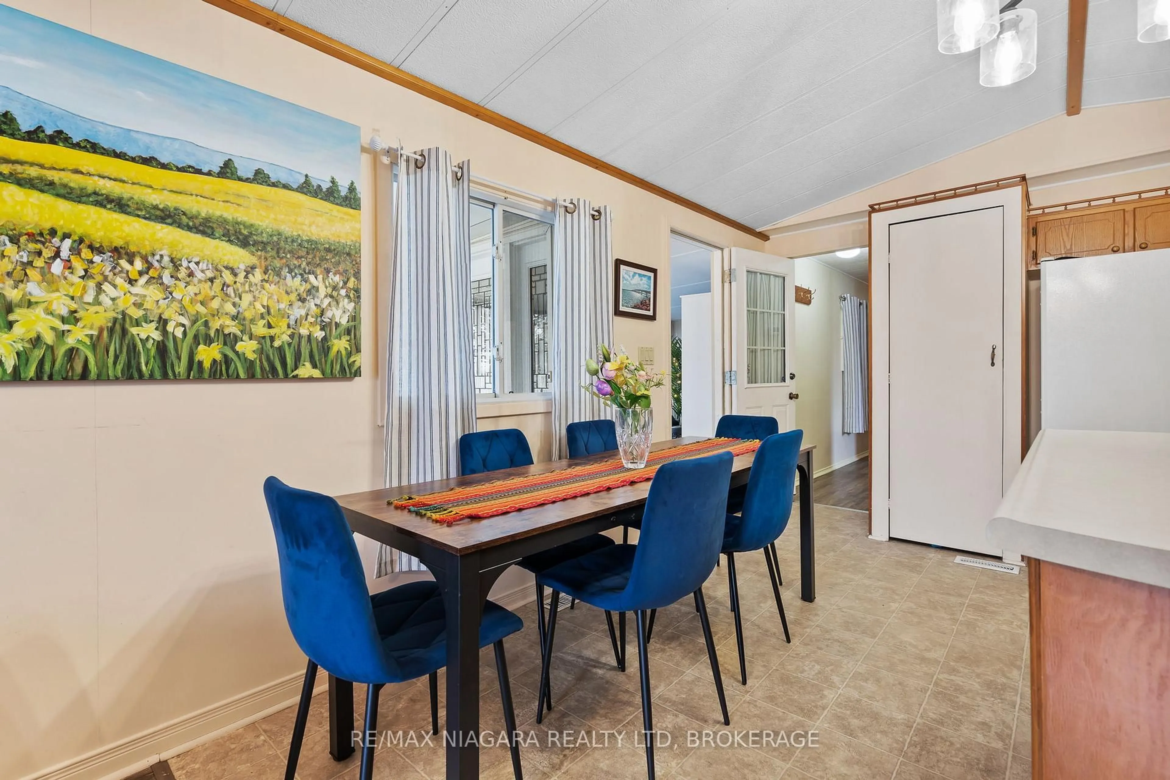 Dining room, unknown for 3033 Townline Rd #2, Fort Erie Ontario L0S 1S1