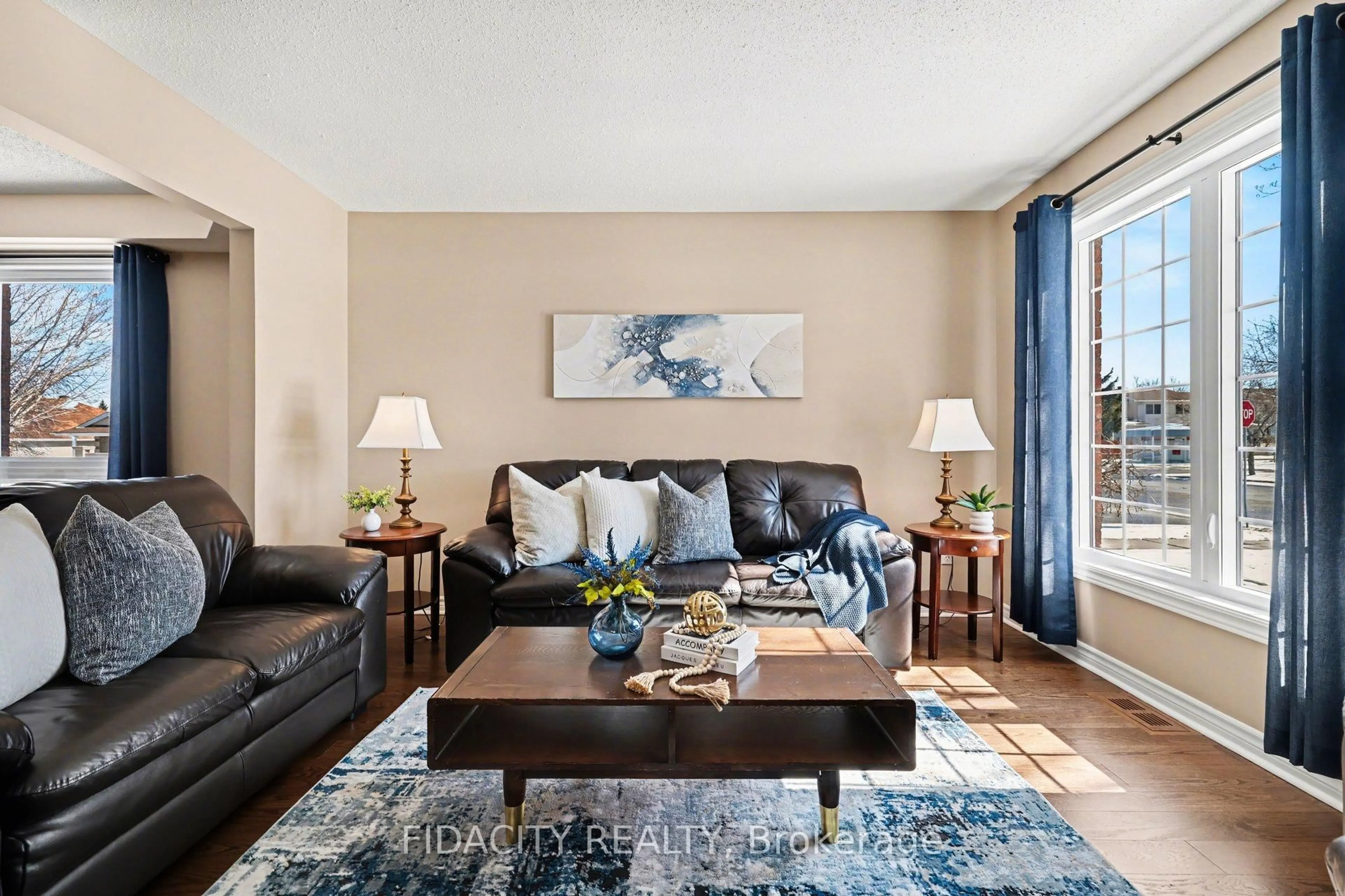 Living room with furniture, unknown for 21 West Ridge Dr, Stittsville Ontario K2S 1S4