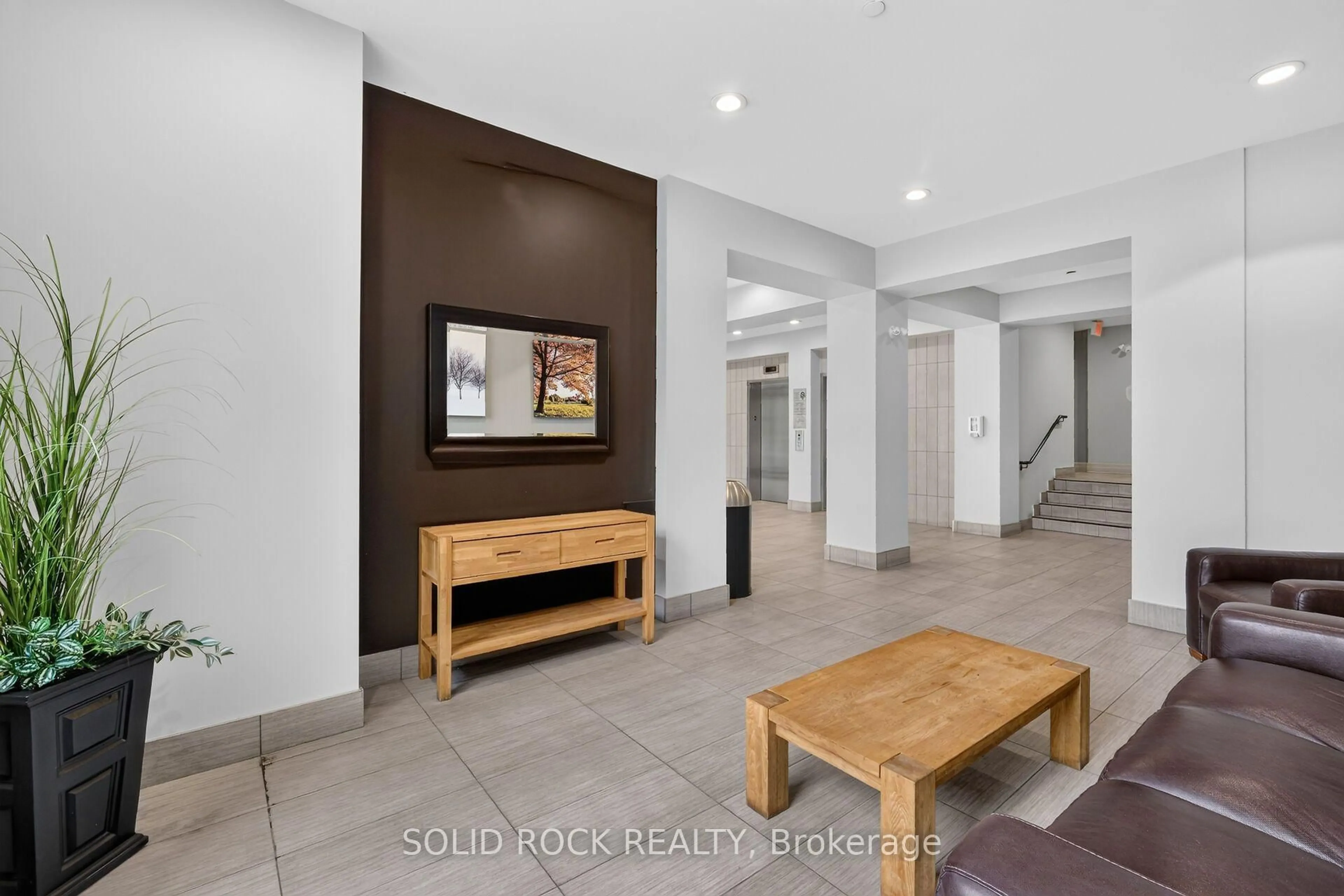 Lobby for 808 Bronson Ave #PH18, Ottawa Ontario K1S 5A4