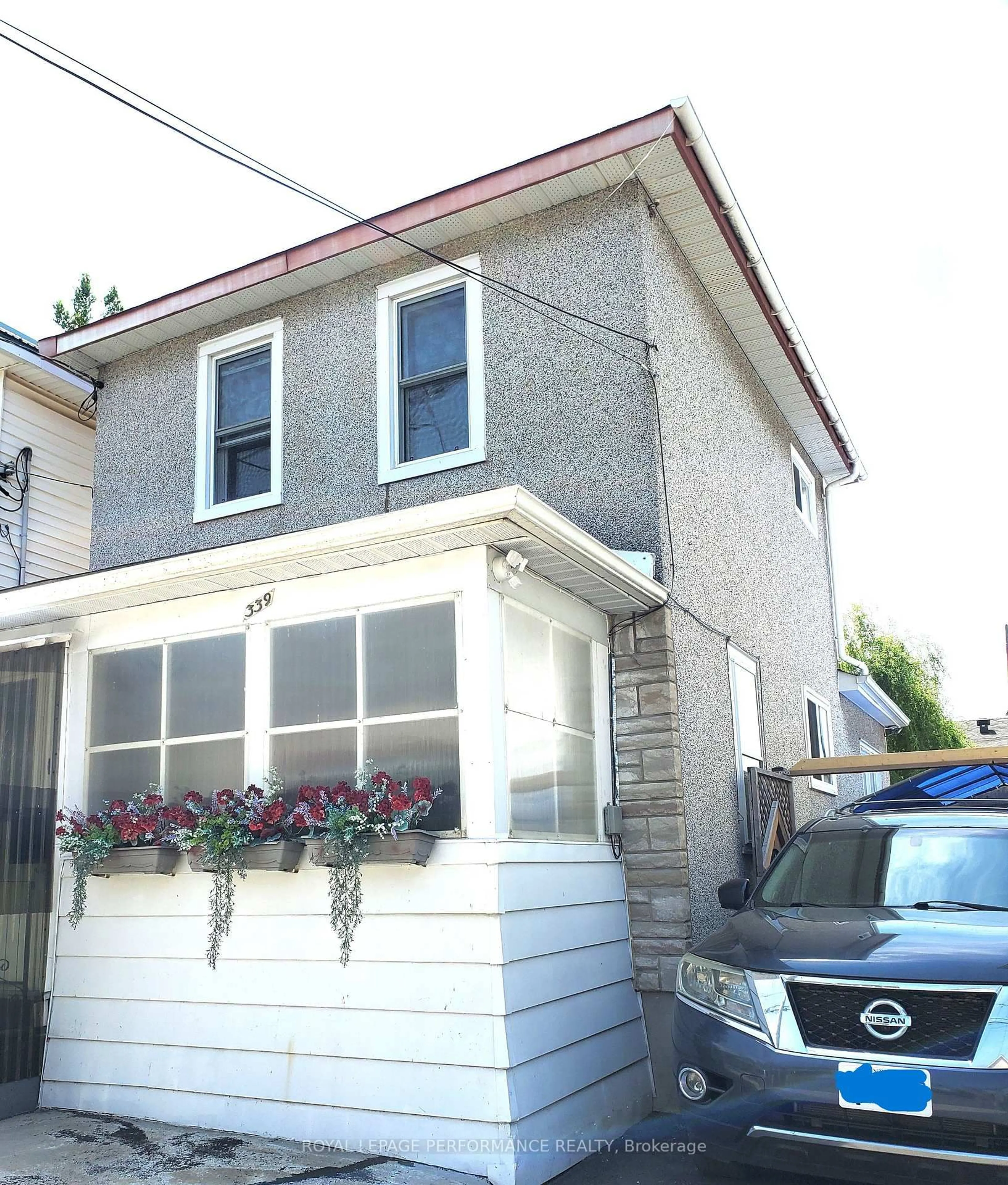 Home with vinyl exterior material, street for 339 Louisa St, Cornwall Ontario K6H 4R2