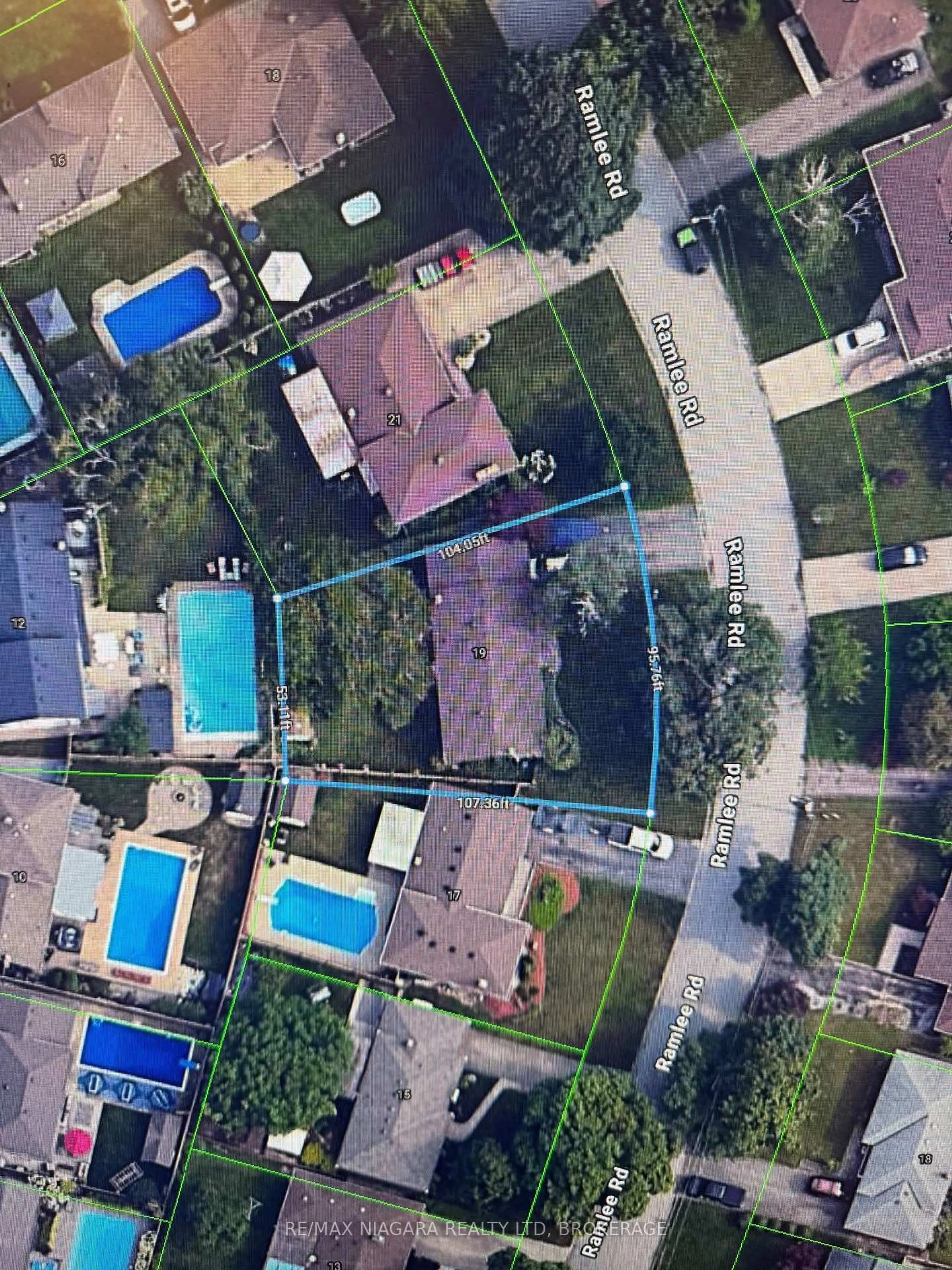 A pic from outside/outdoor area/front of a property/back of a property/a pic from drone, street for 19 Ramlee Rd, St. Catharines Ontario L2M 2K4