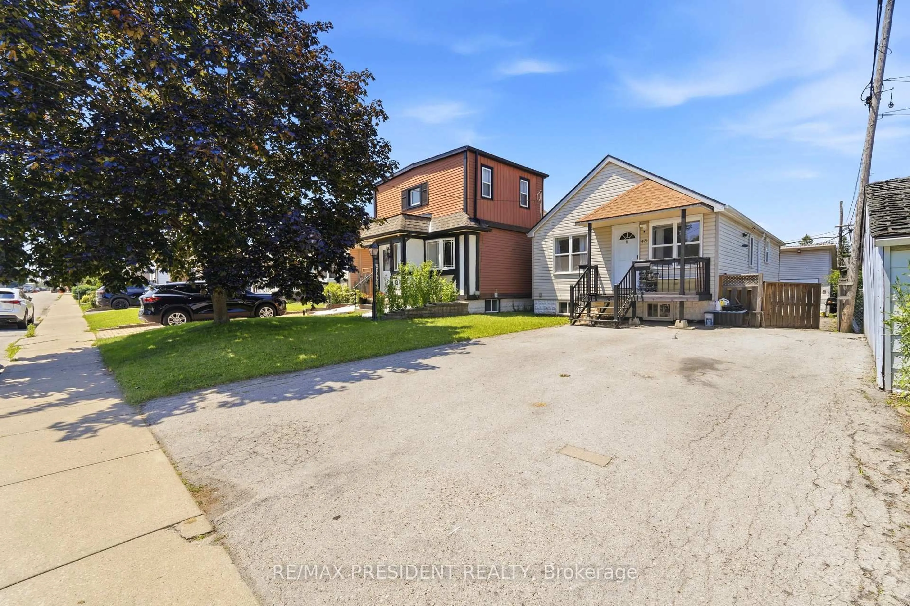 A pic from outside/outdoor area/front of a property/back of a property/a pic from drone, street for 43 Adair Ave, Hamilton Ontario L8H 6A5