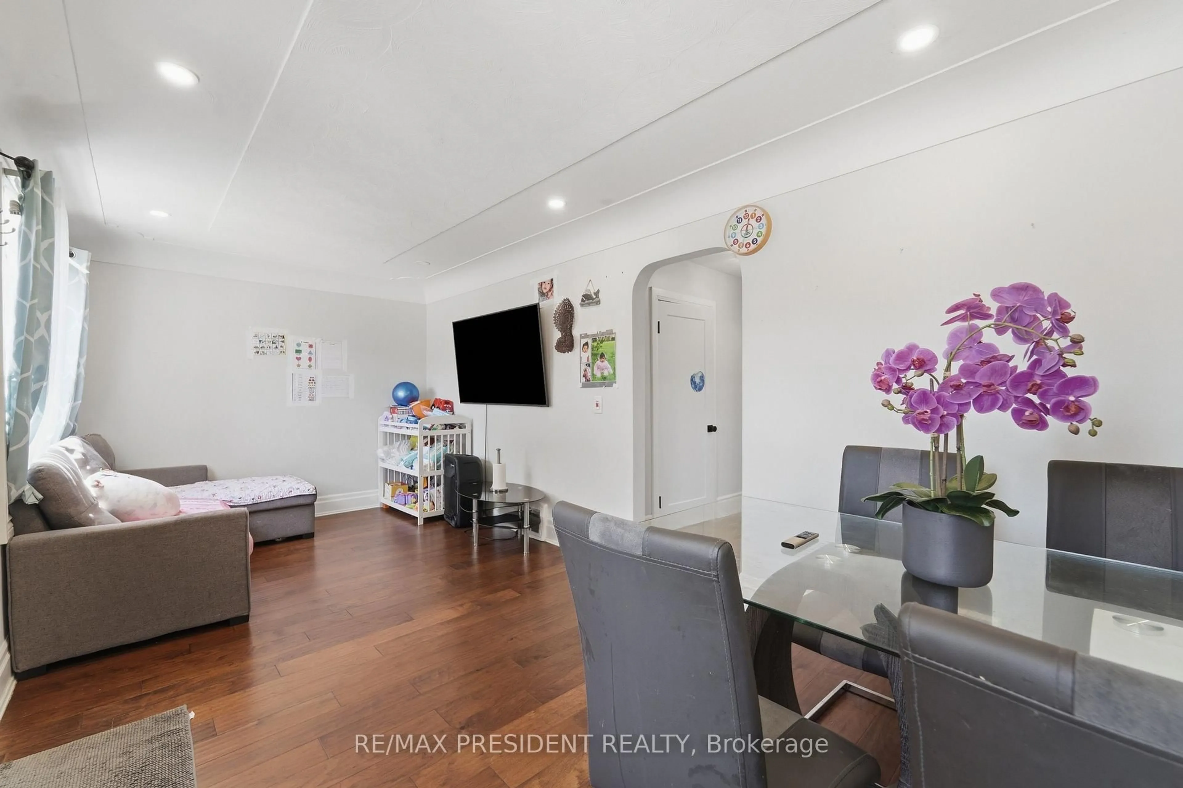 A pic of a room for 43 Adair Ave, Hamilton Ontario L8H 6A5