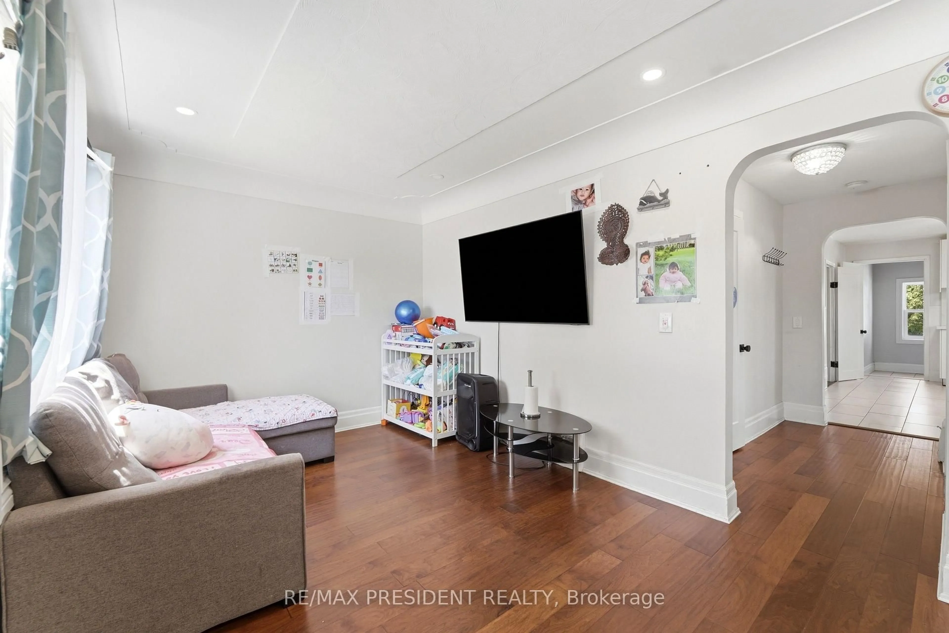 A pic of a room for 43 Adair Ave, Hamilton Ontario L8H 6A5