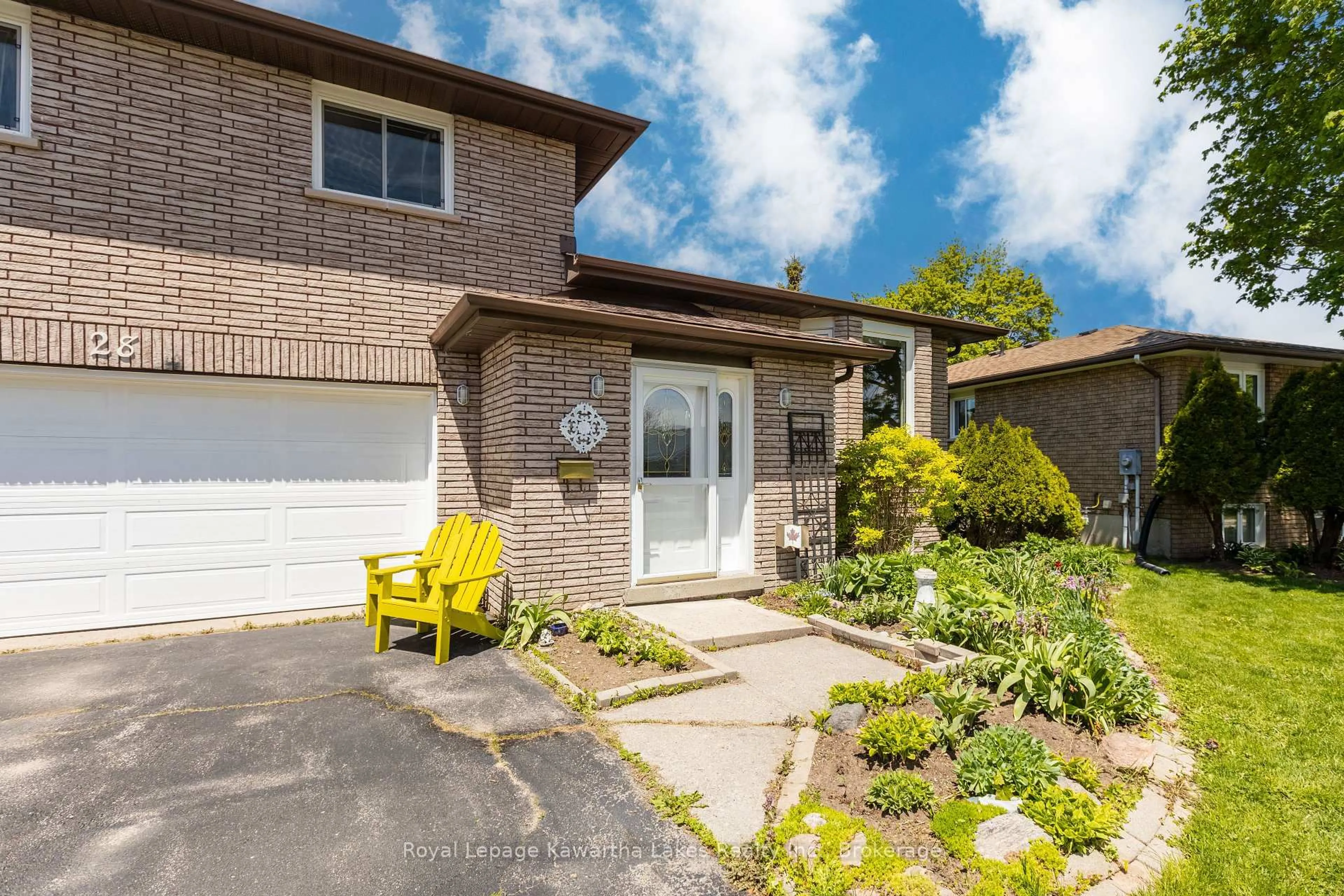A pic from outside/outdoor area/front of a property/back of a property/a pic from drone, street for 28 Andrew Dr, Kawartha Lakes Ontario K9V 5W6