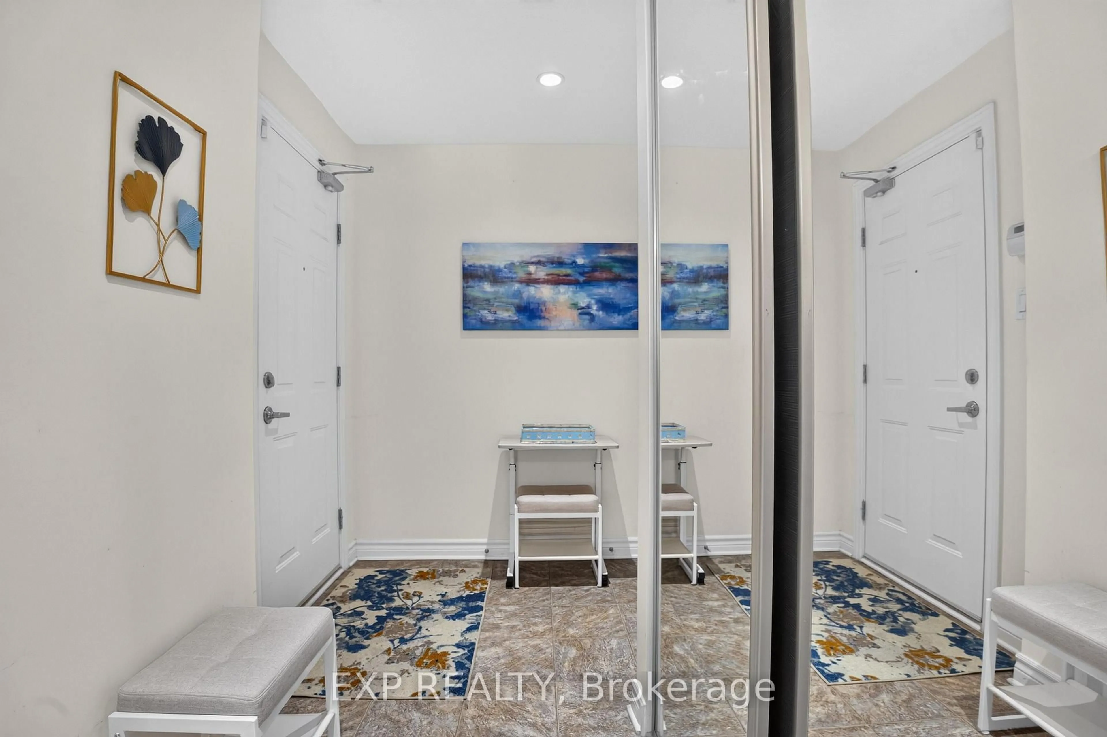 Indoor entryway for 385 Paseo Private #4, Ottawa Ontario K2G 4N7
