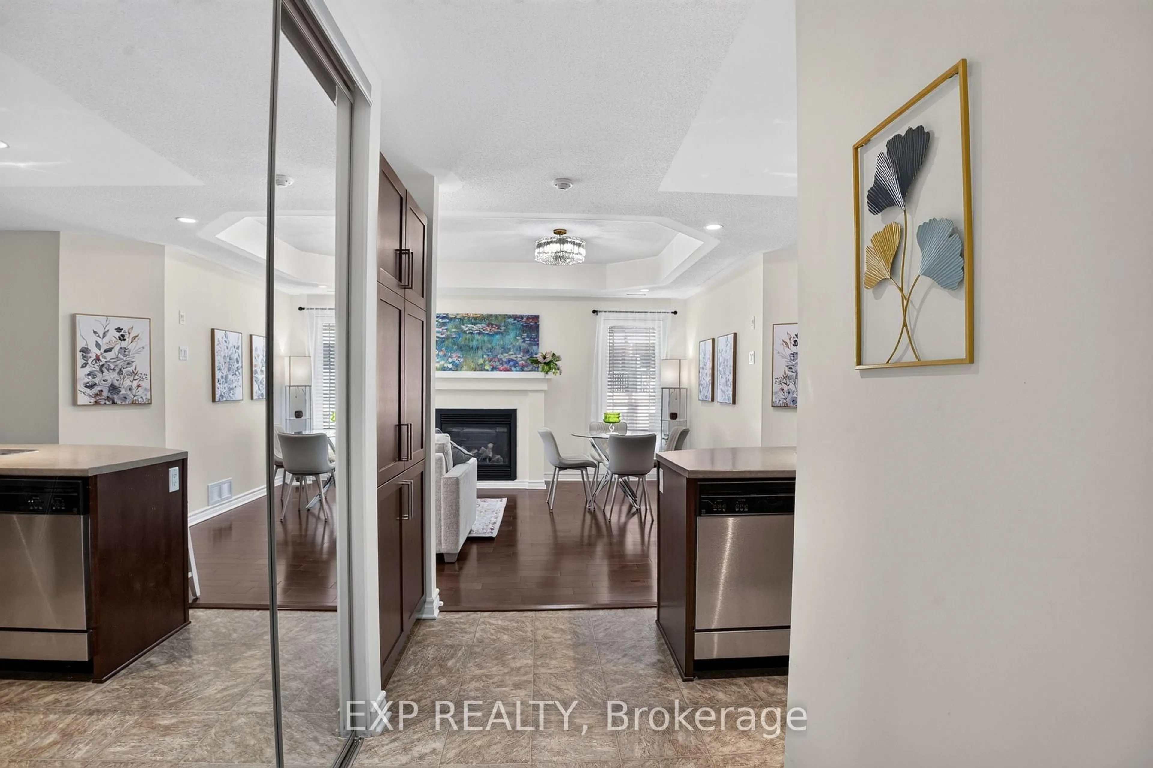 Indoor entryway for 385 Paseo Private #4, Ottawa Ontario K2G 4N7