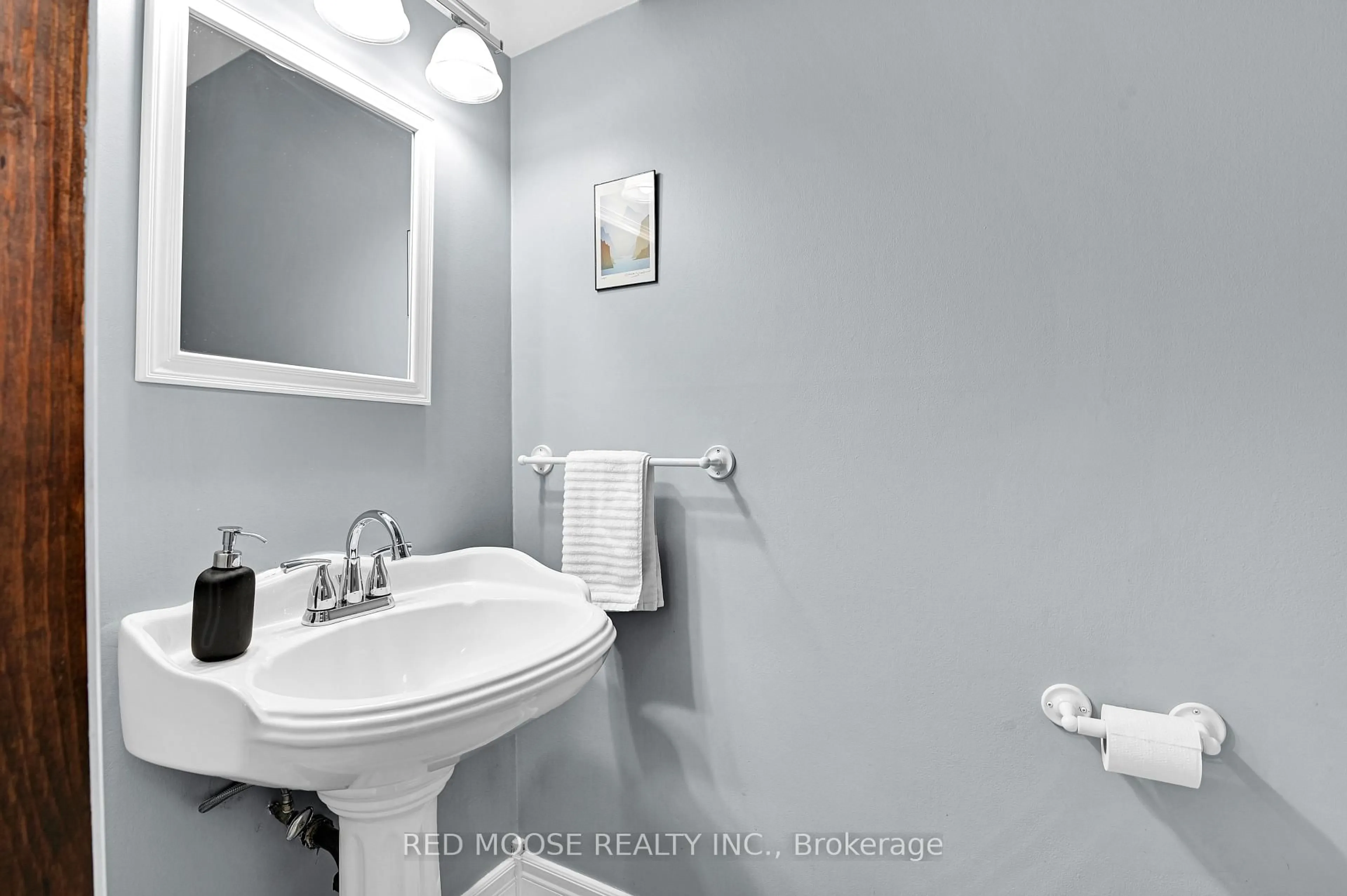 Standard bathroom, ceramic/tile floor for 67 Valewood Cres, Ottawa Ontario K1B 4G1