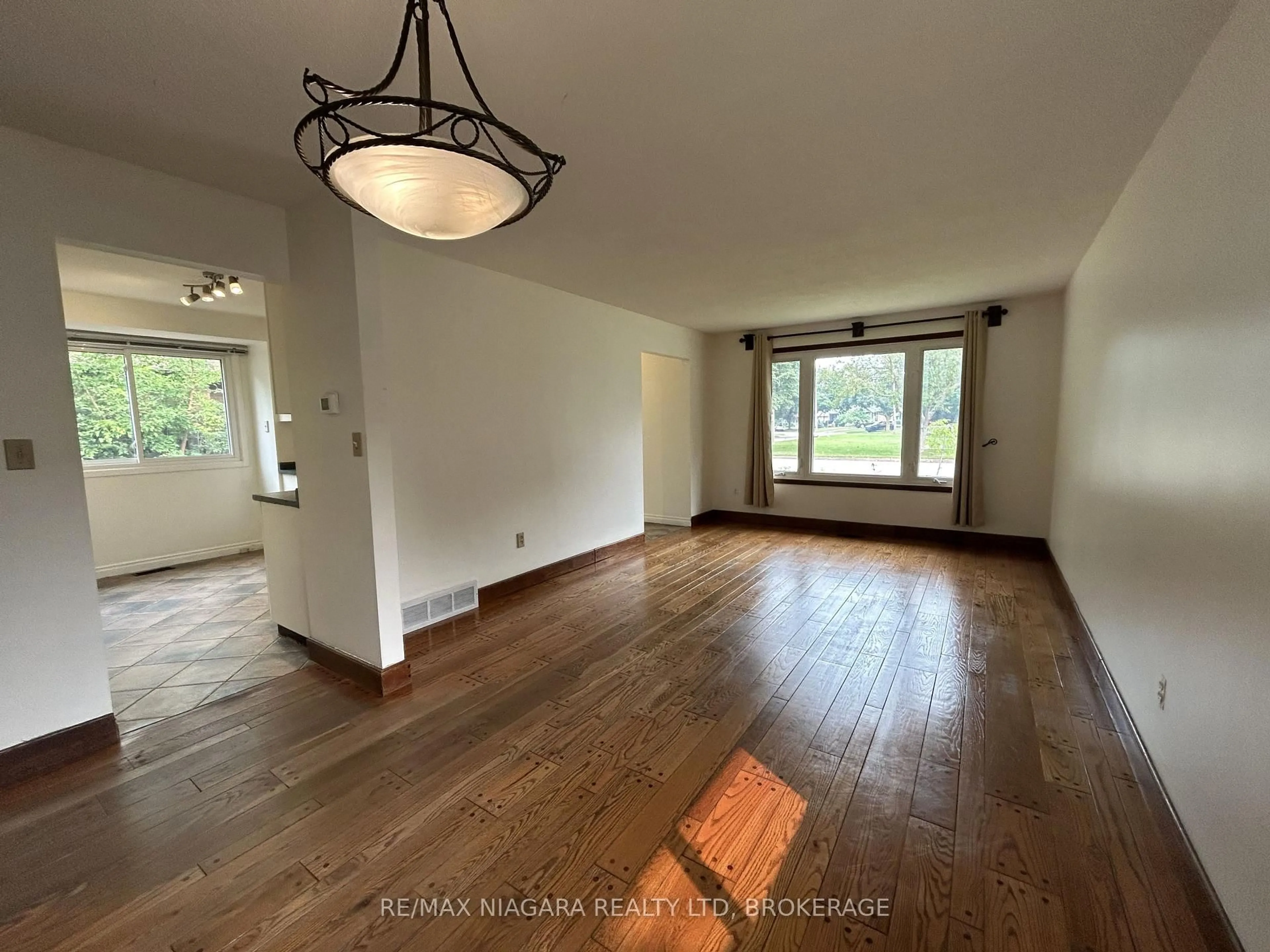 A pic of a room for 26 Friars Crt, St. Catharines Ontario L2N 6B5