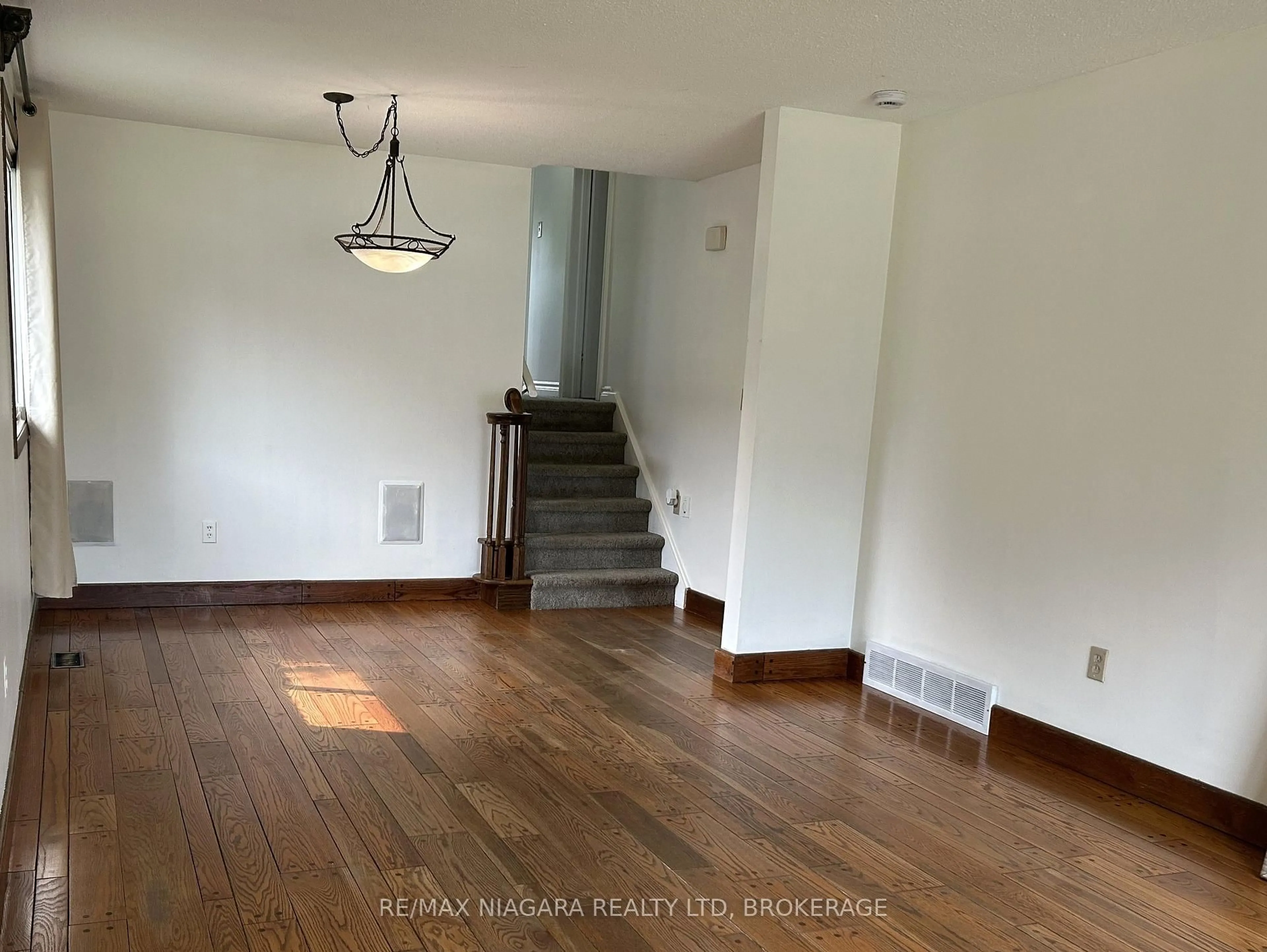 A pic of a room for 26 Friars Crt, St. Catharines Ontario L2N 6B5