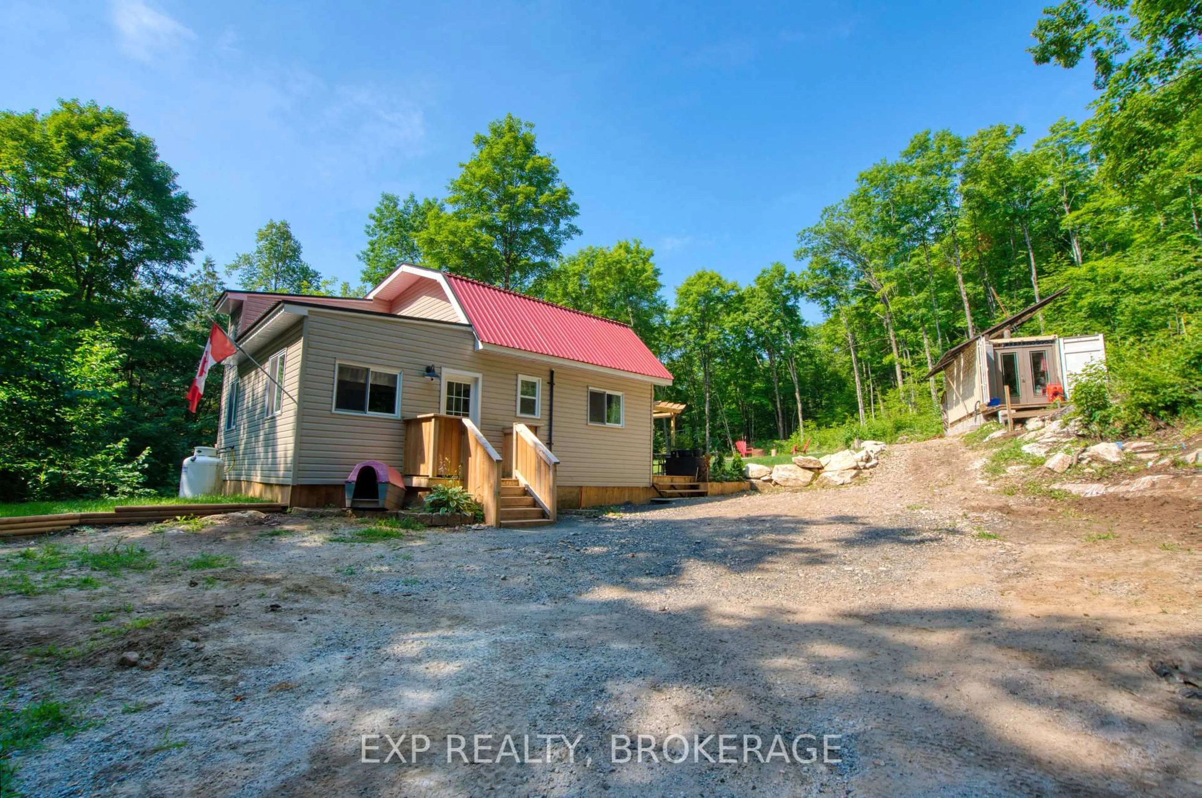 A pic from outside/outdoor area/front of a property/back of a property/a pic from drone, building for 1427 LEWIS Rd, Mountain Grove Ontario K0H 2E0