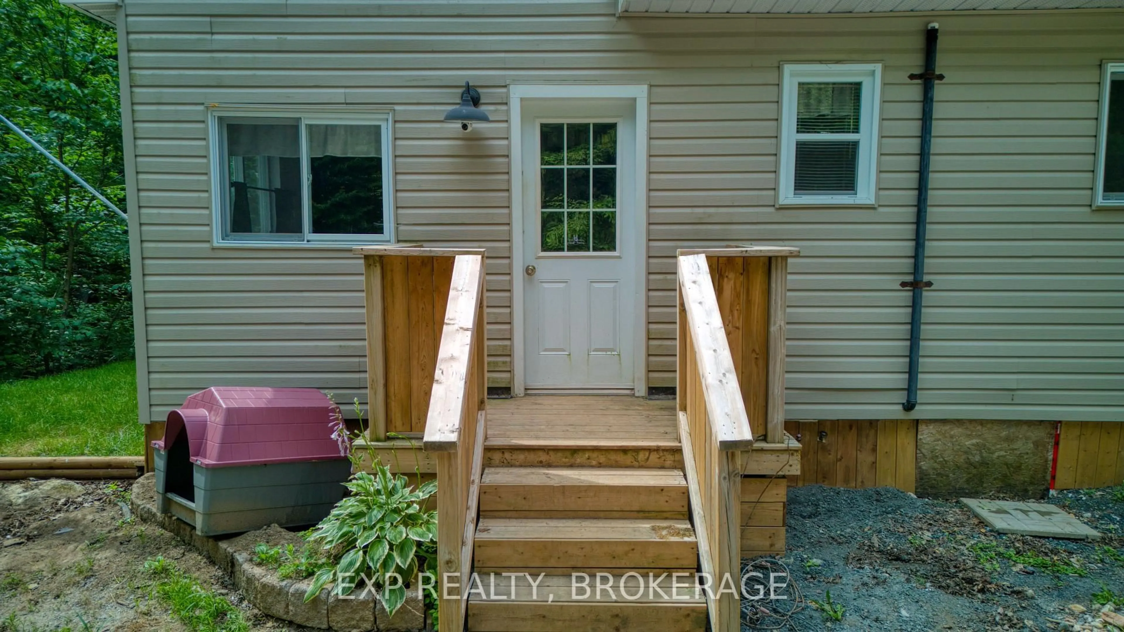 Indoor entryway for 1427 LEWIS Rd, Mountain Grove Ontario K0H 2E0