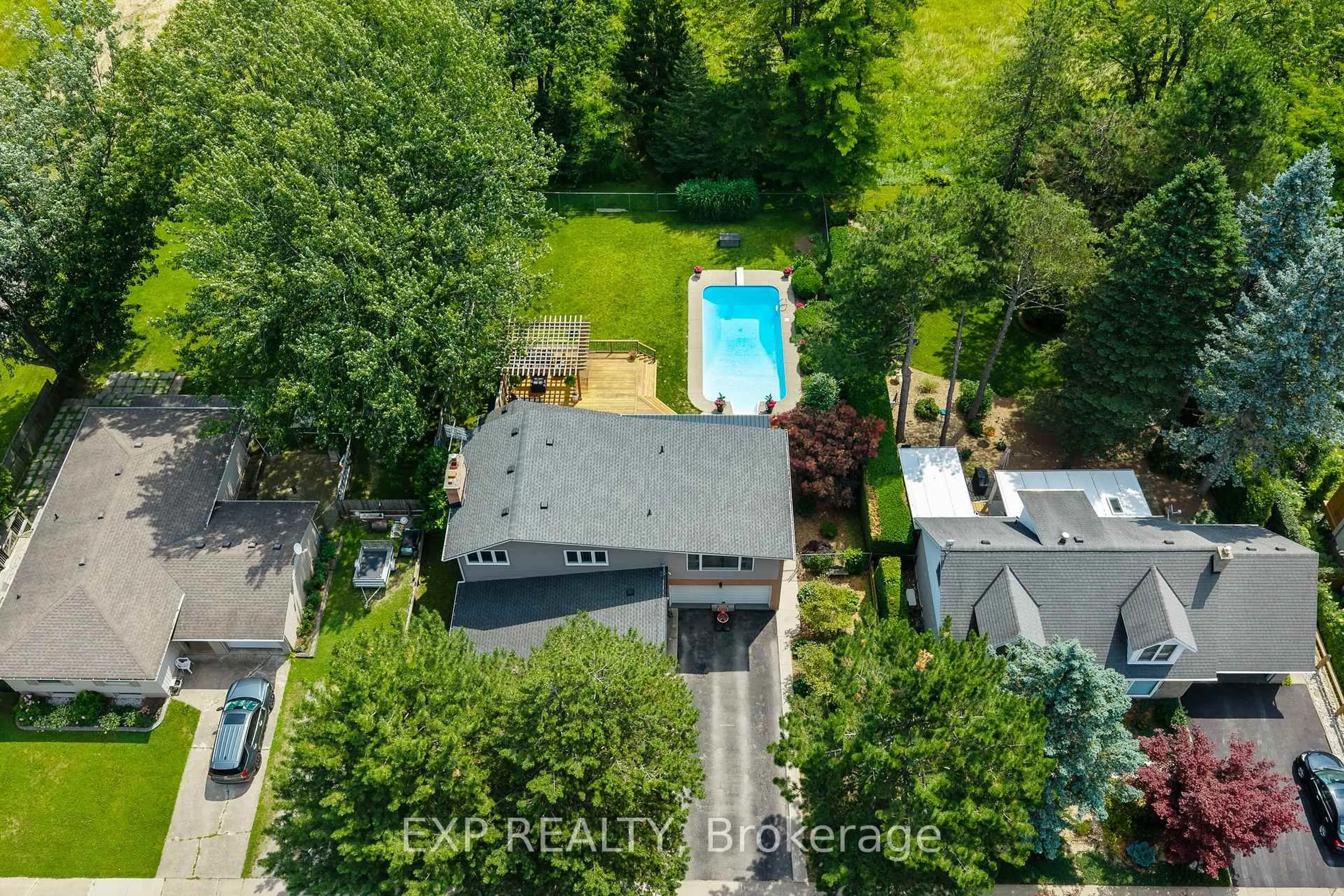 A pic from outside/outdoor area/front of a property/back of a property/a pic from drone, unknown for 9 Stella St, Pelham Ontario L3E 0T6