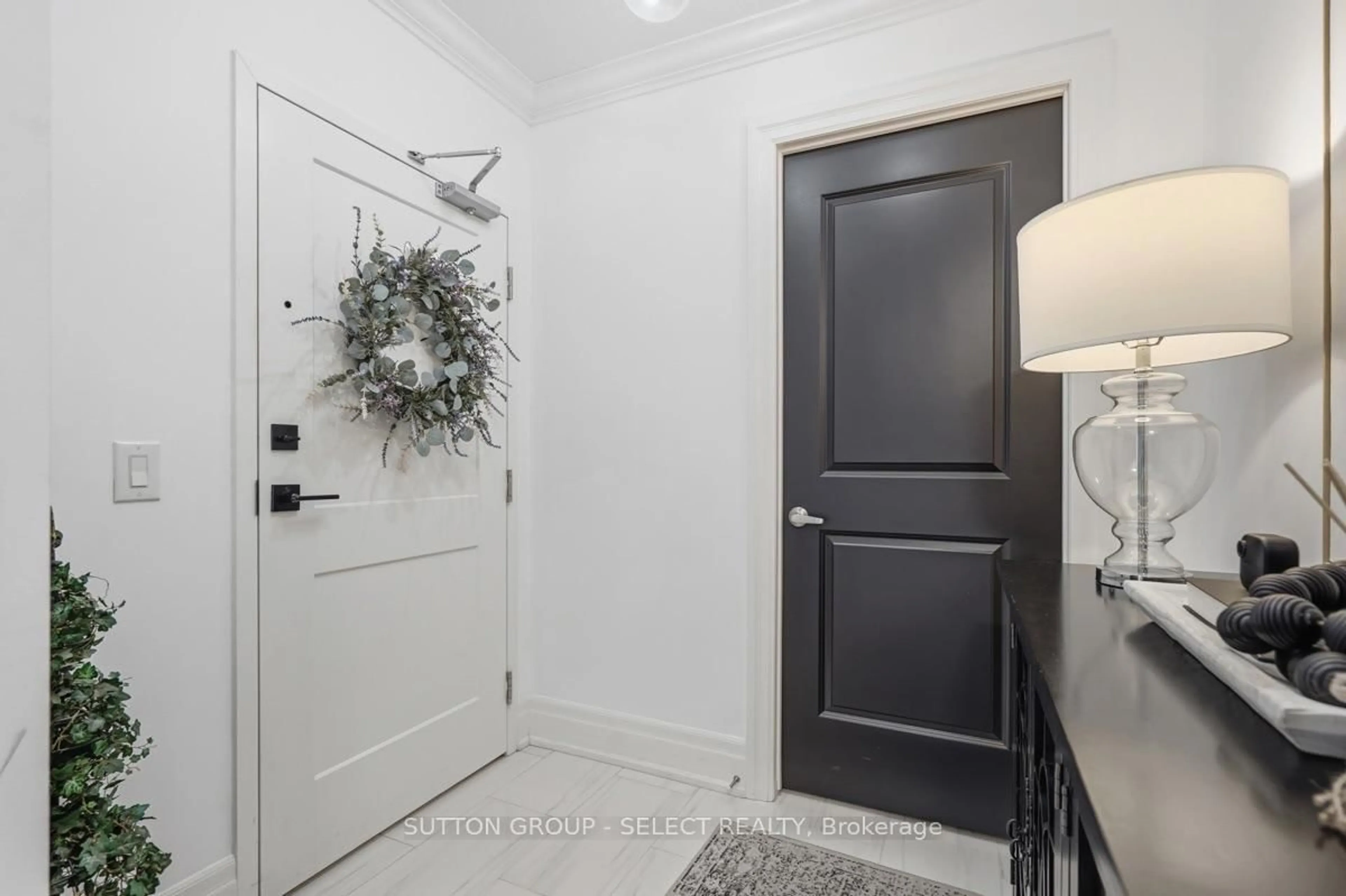 Indoor entryway for 480 Callaway Rd #1005, London North Ontario N6G 0Z3