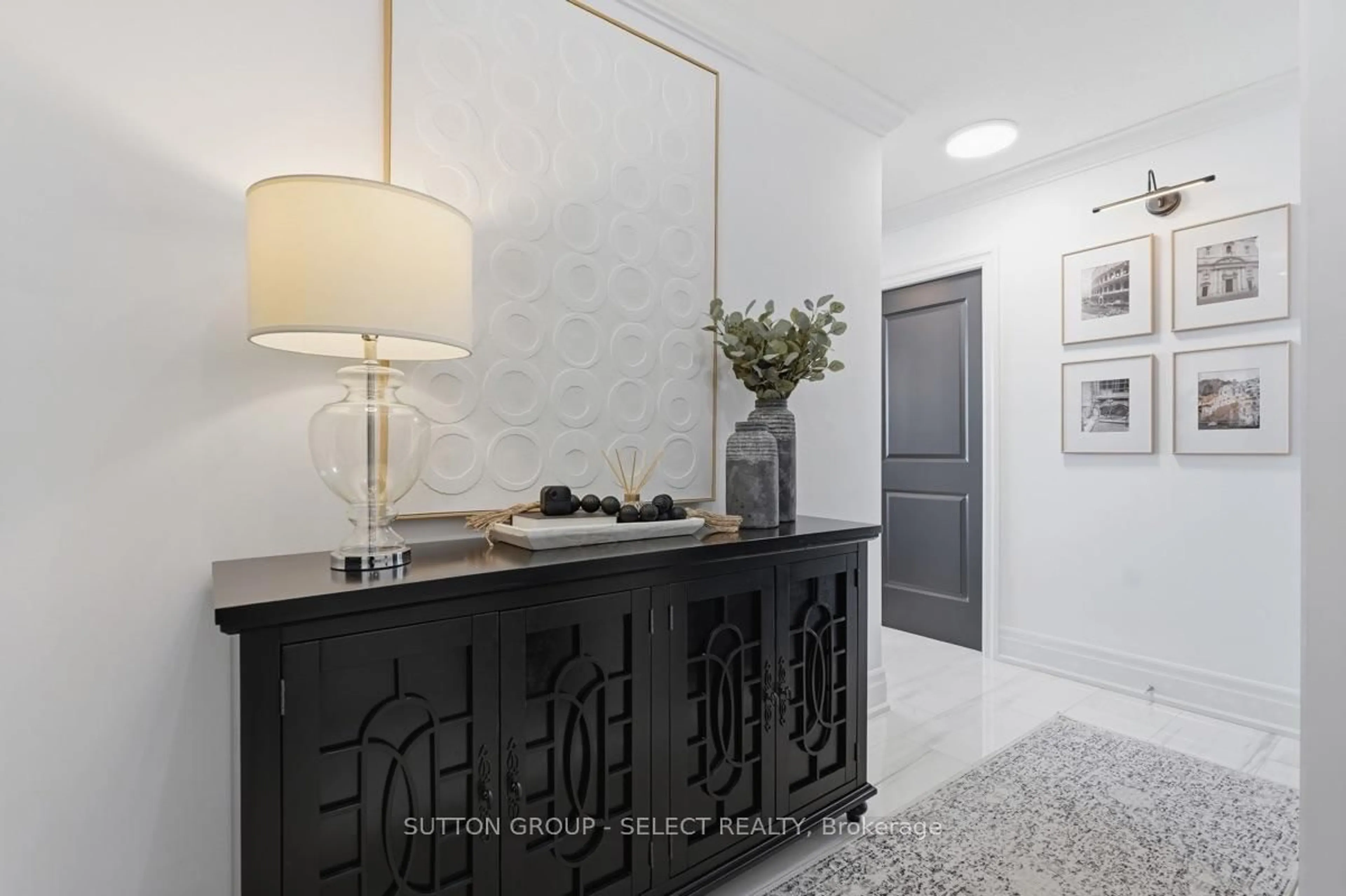 Indoor entryway for 480 Callaway Rd #1005, London North Ontario N6G 0Z3