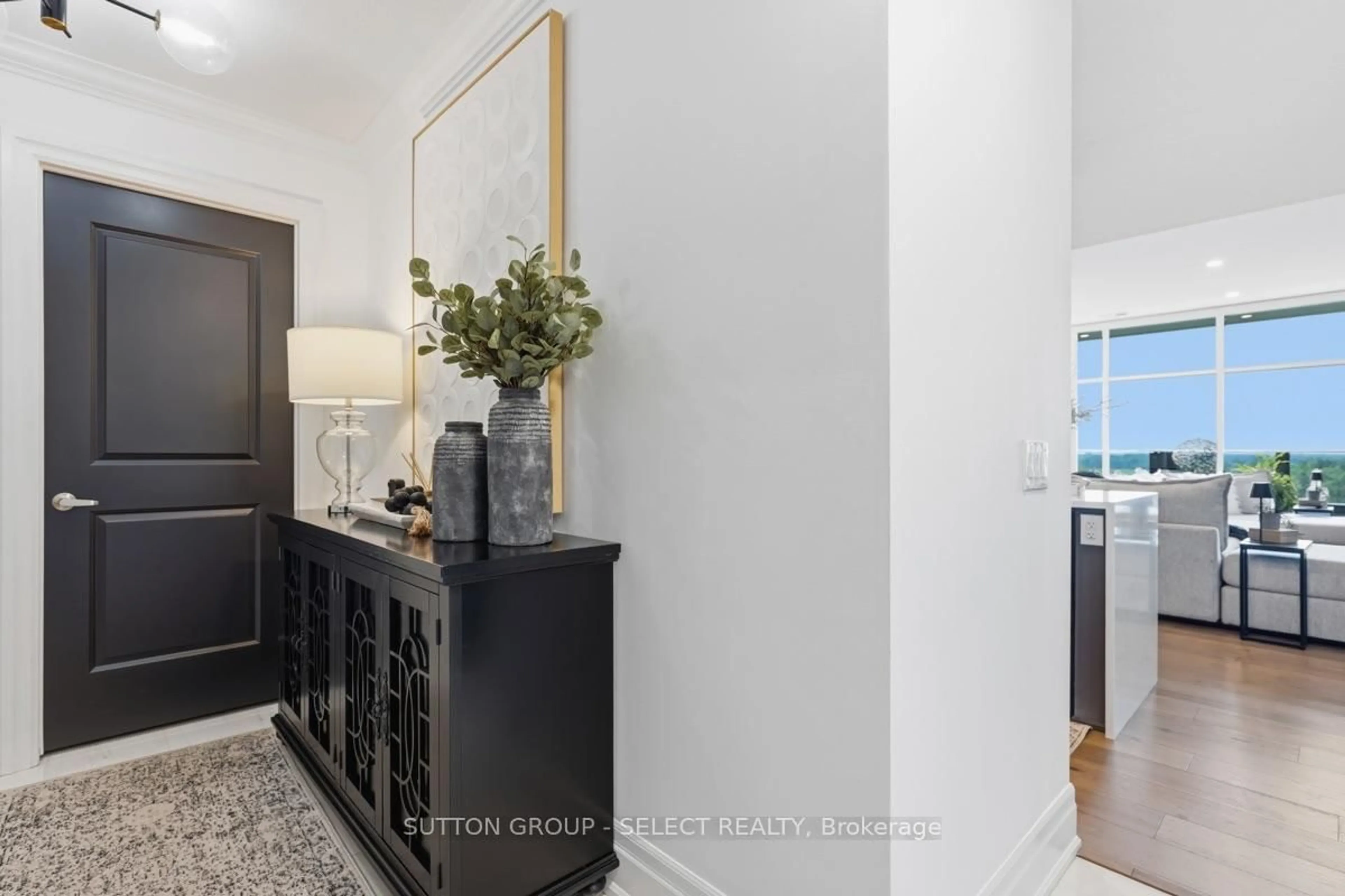 Indoor entryway for 480 Callaway Rd #1005, London North Ontario N6G 0Z3
