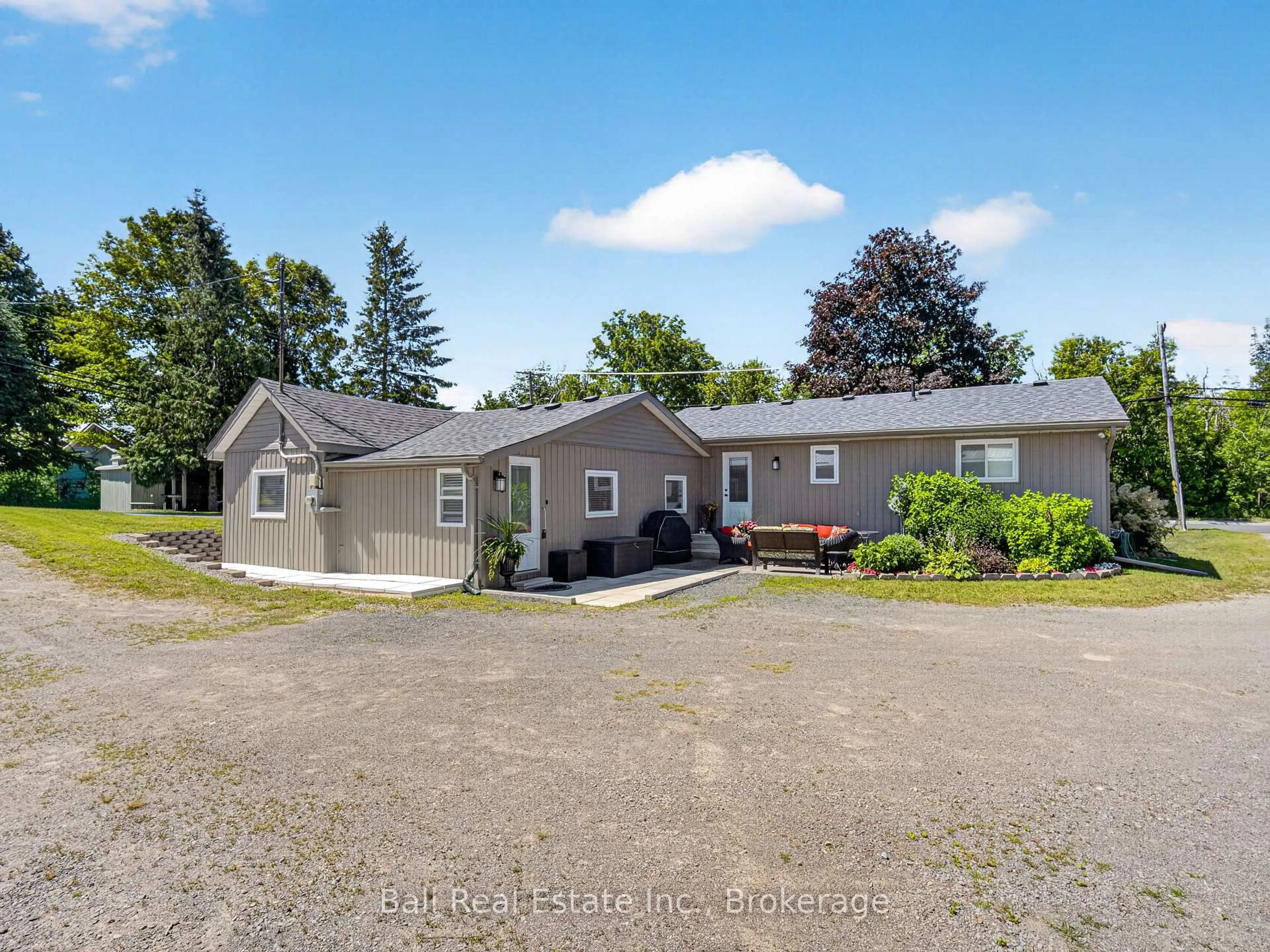 A pic from outside/outdoor area/front of a property/back of a property/a pic from drone, street for 6 Ermatinger St, Selwyn Ontario K0L 2H0