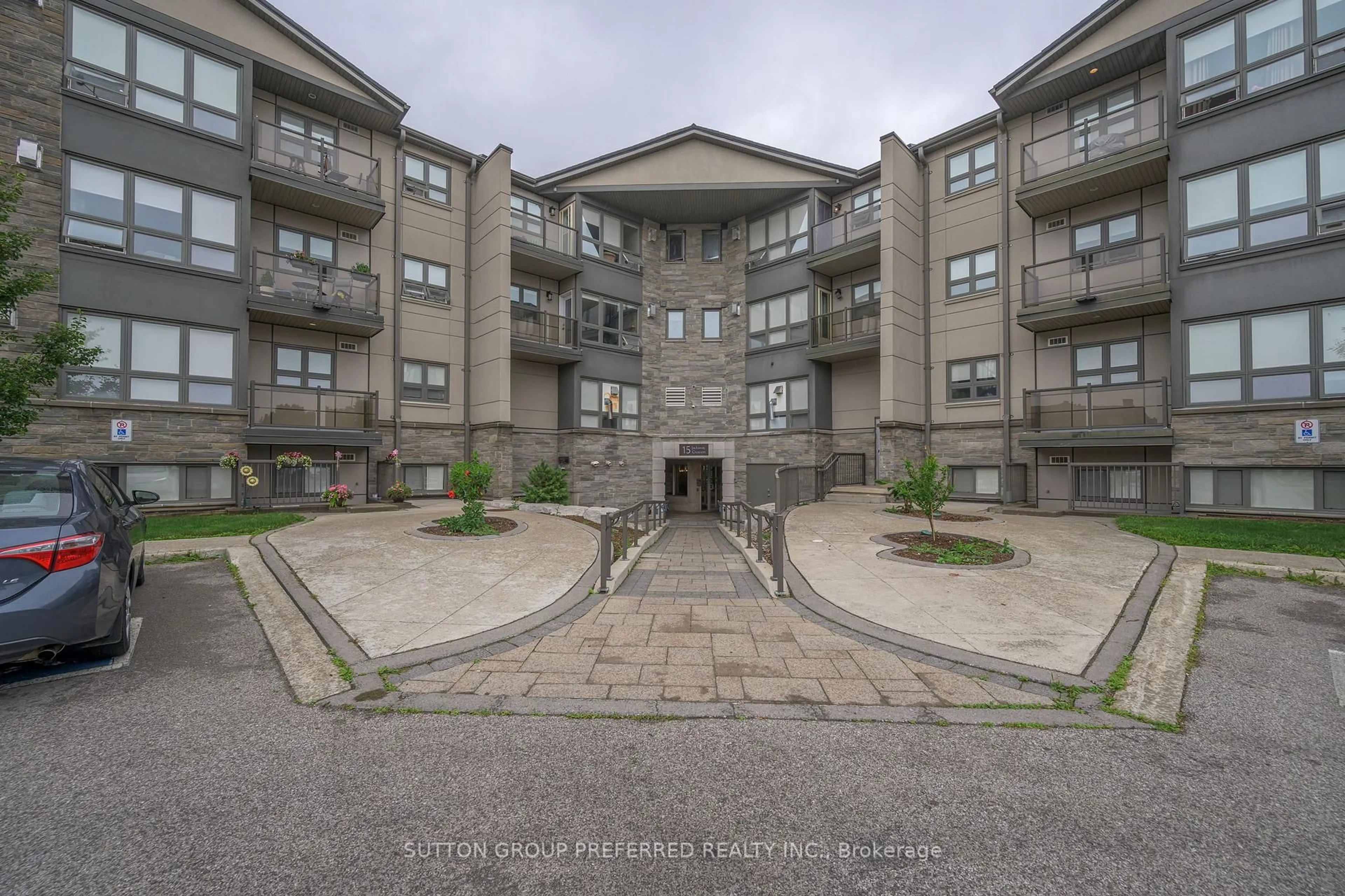 A pic from outside/outdoor area/front of a property/back of a property/a pic from drone, building for 15 Jacksway Cres #202, London North Ontario N5X 3T8