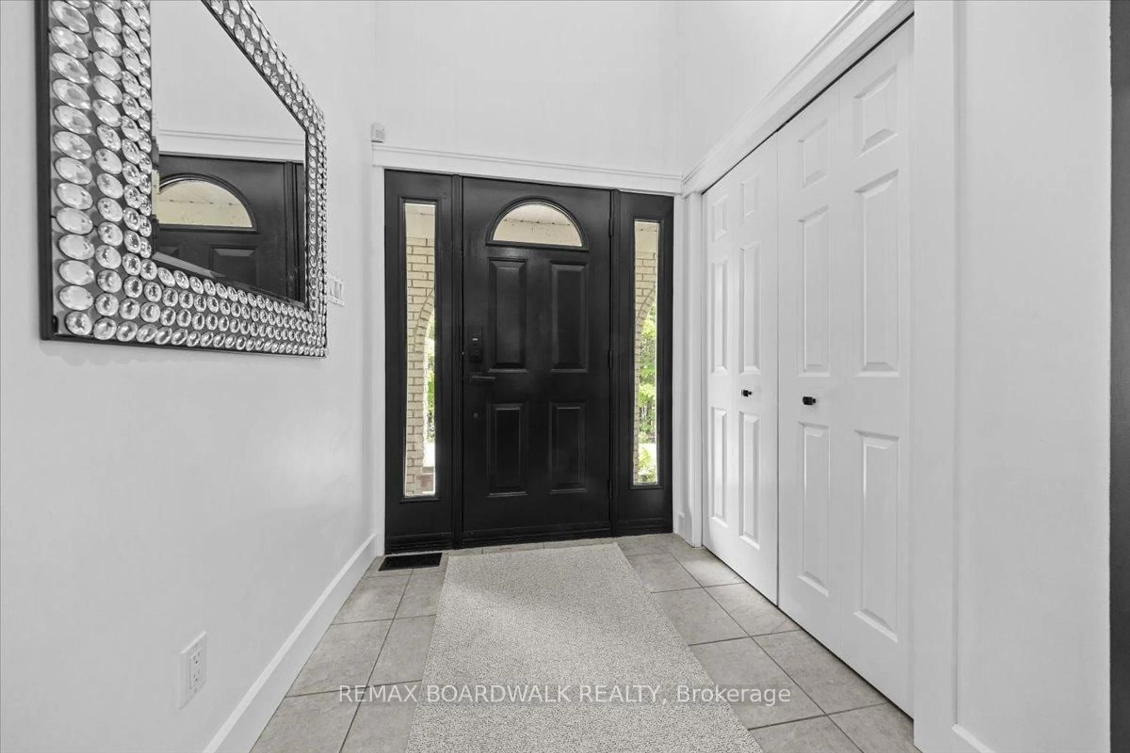 Indoor entryway for 8128 MILES Cres, Metcalfe Ontario K0A 2P0