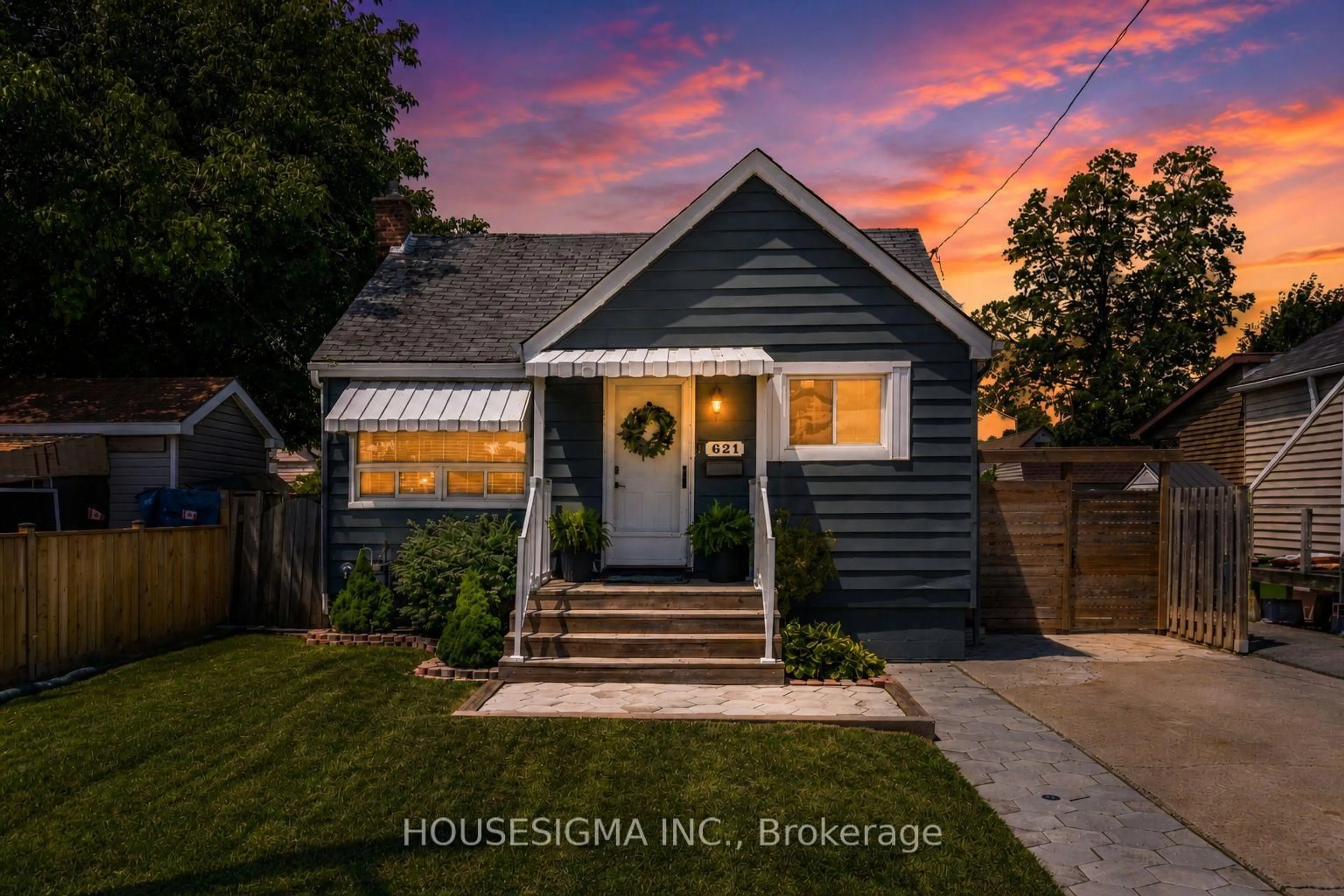 Home with brick exterior material, street for 621 Tate Ave, Hamilton Ontario L8H 6L4