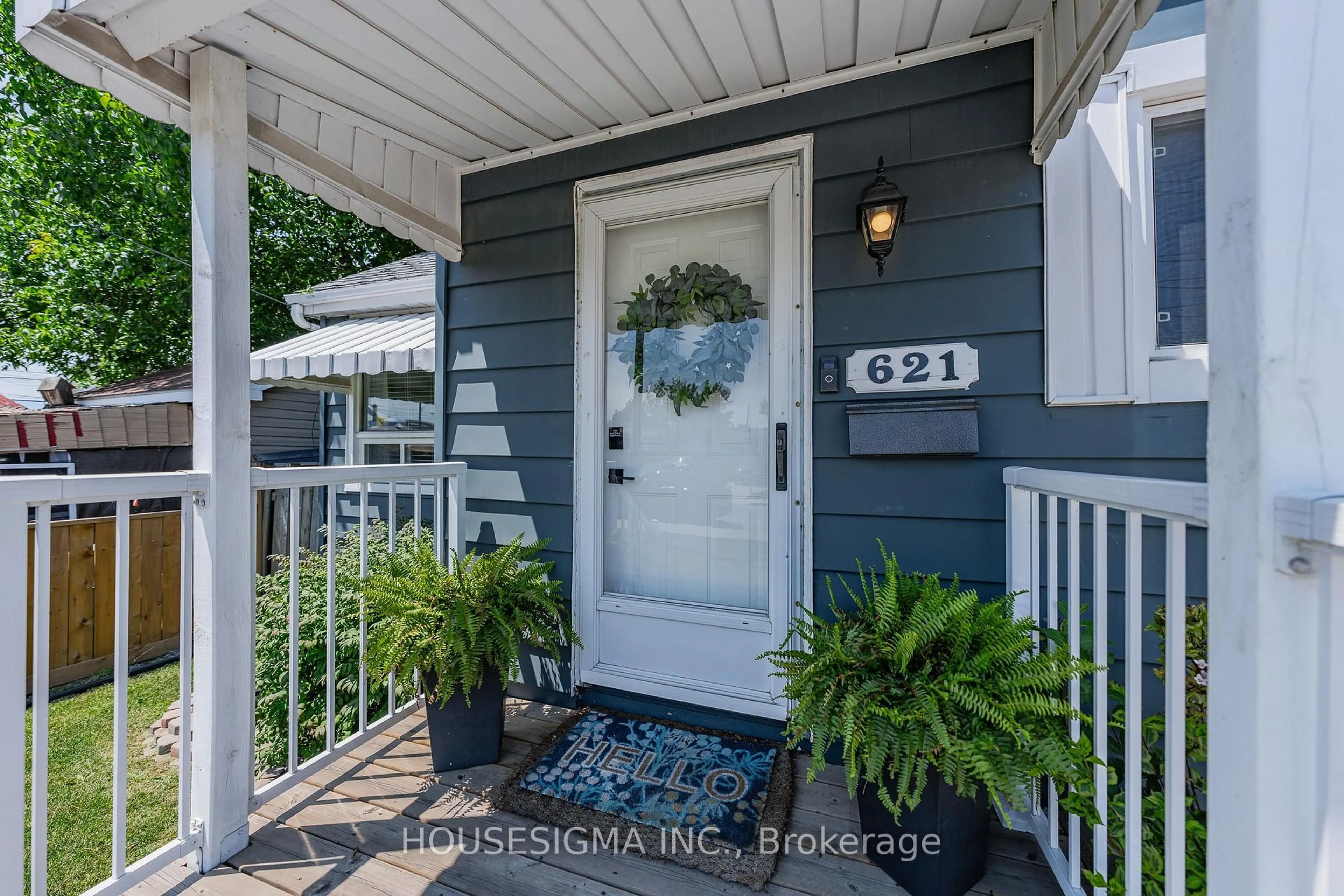 Indoor entryway for 621 Tate Ave, Hamilton Ontario L8H 6L4