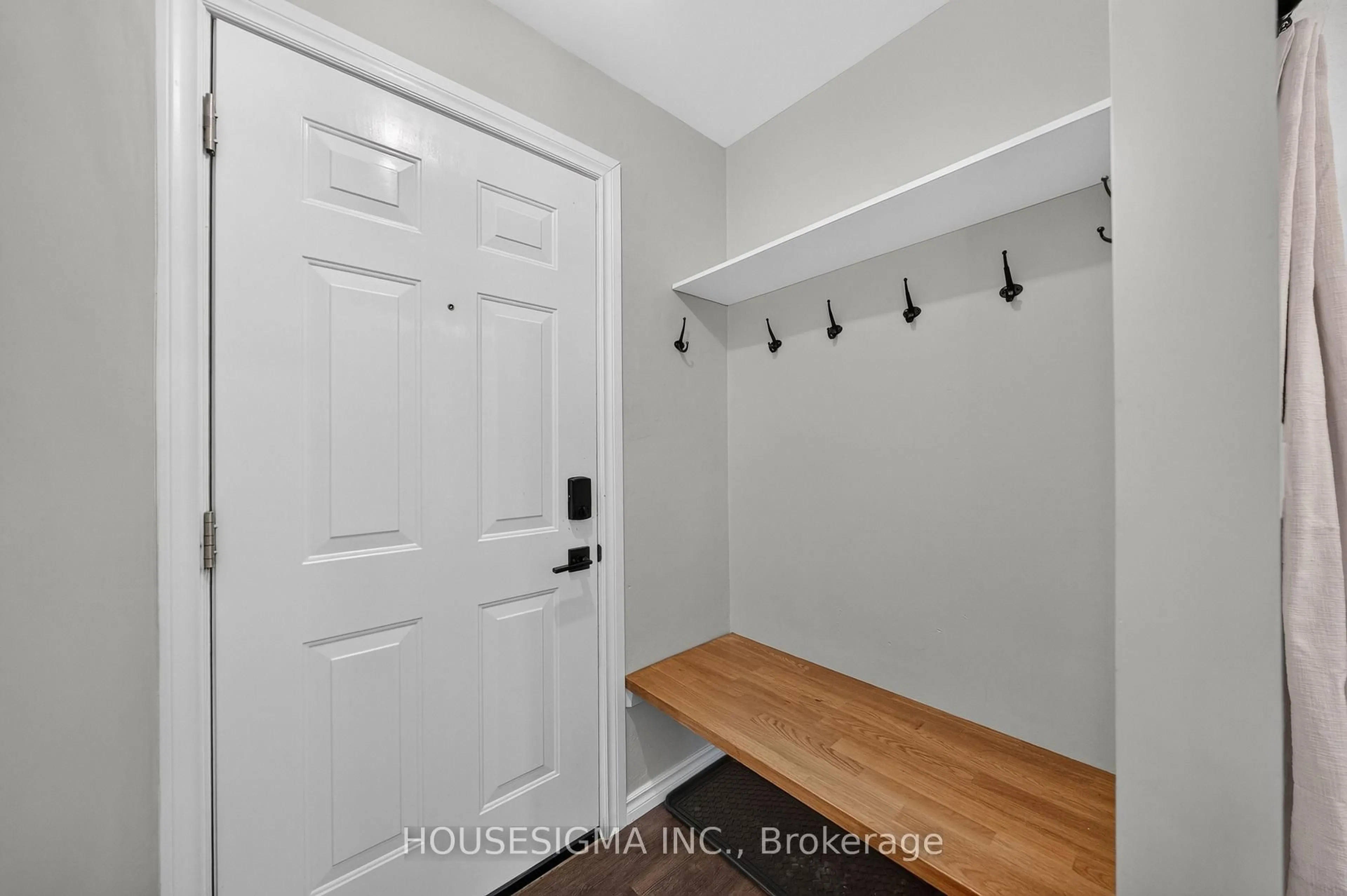 Indoor entryway for 621 Tate Ave, Hamilton Ontario L8H 6L4