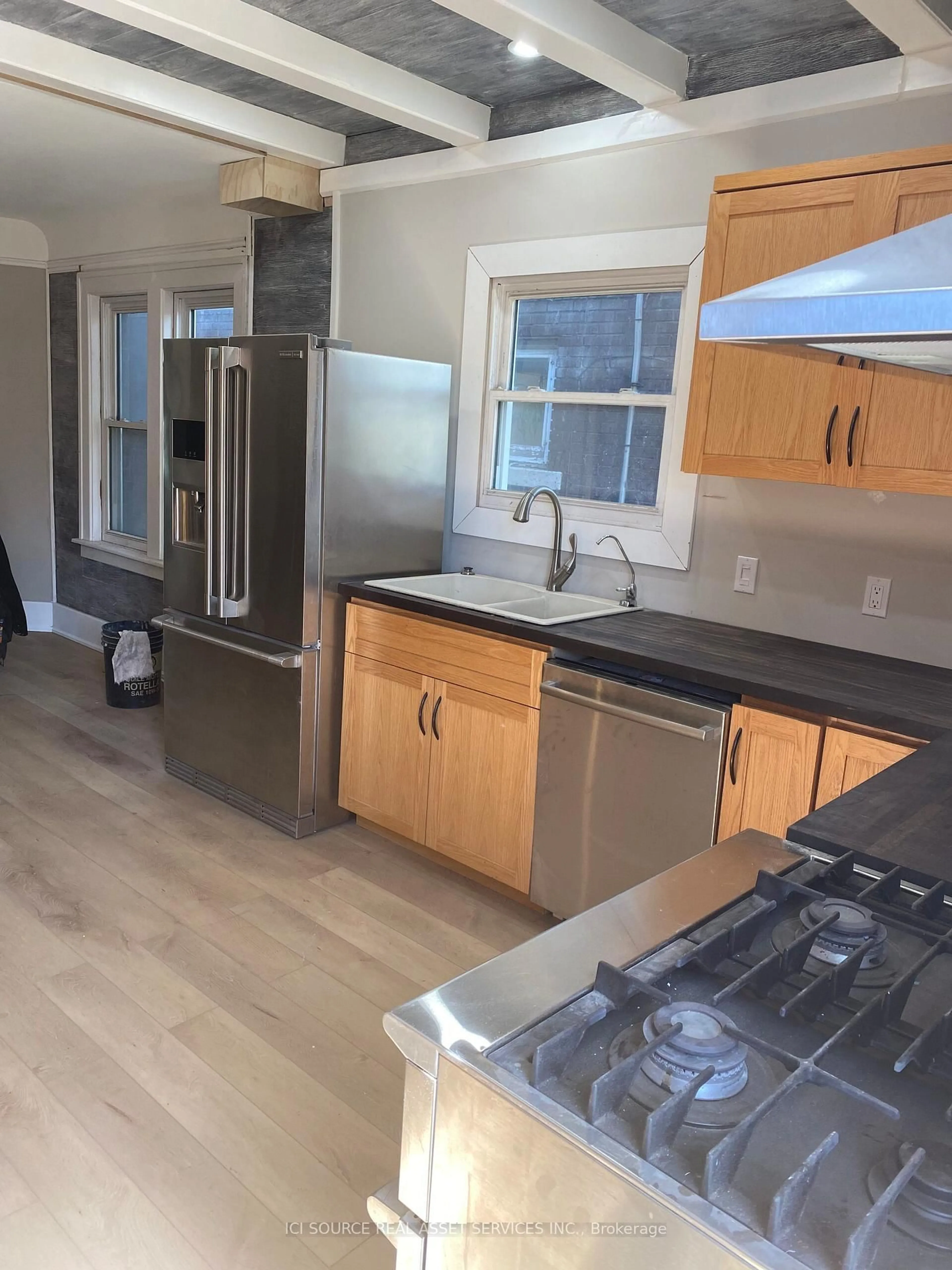 Unknown for 825 Raymo Rd, Windsor Ontario N8Y 4A5