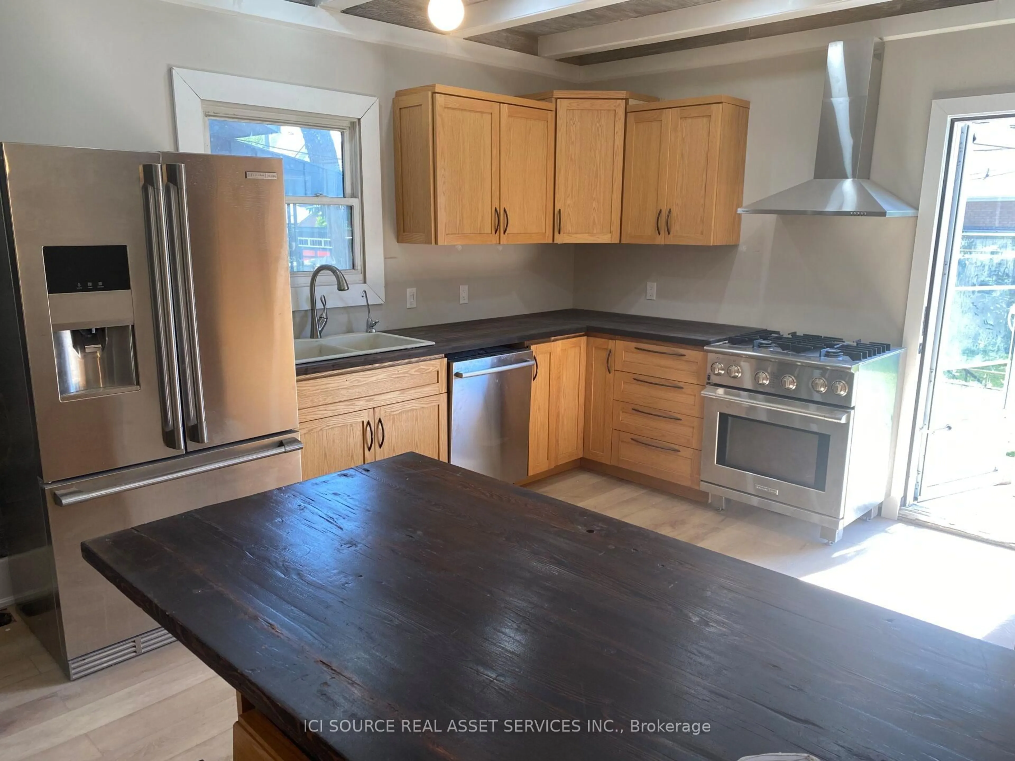 Unknown for 825 Raymo Rd, Windsor Ontario N8Y 4A5