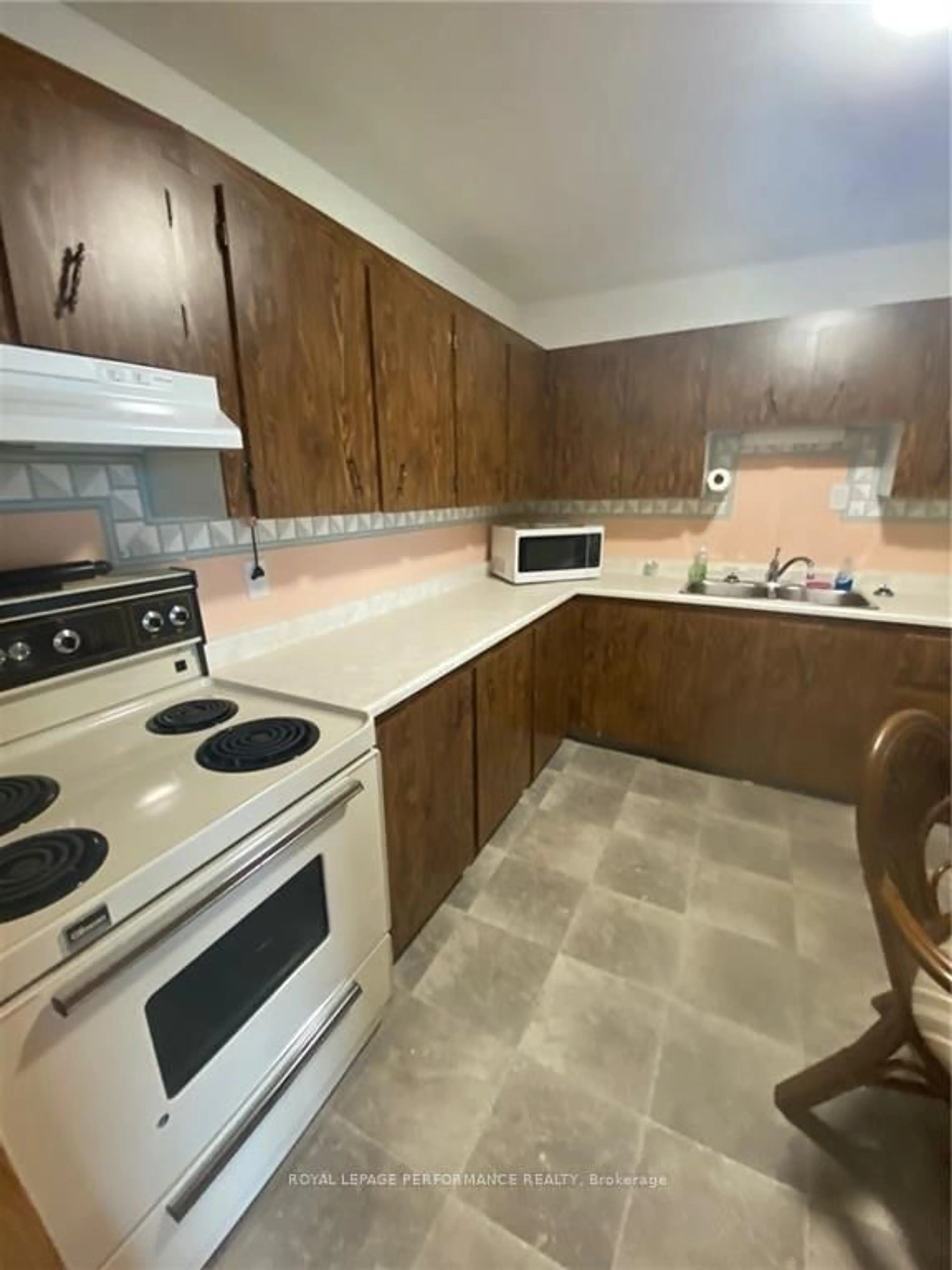 Standard kitchen, unknown for 220 Kenyon St #209, North Glengarry Ontario K0C 1A0