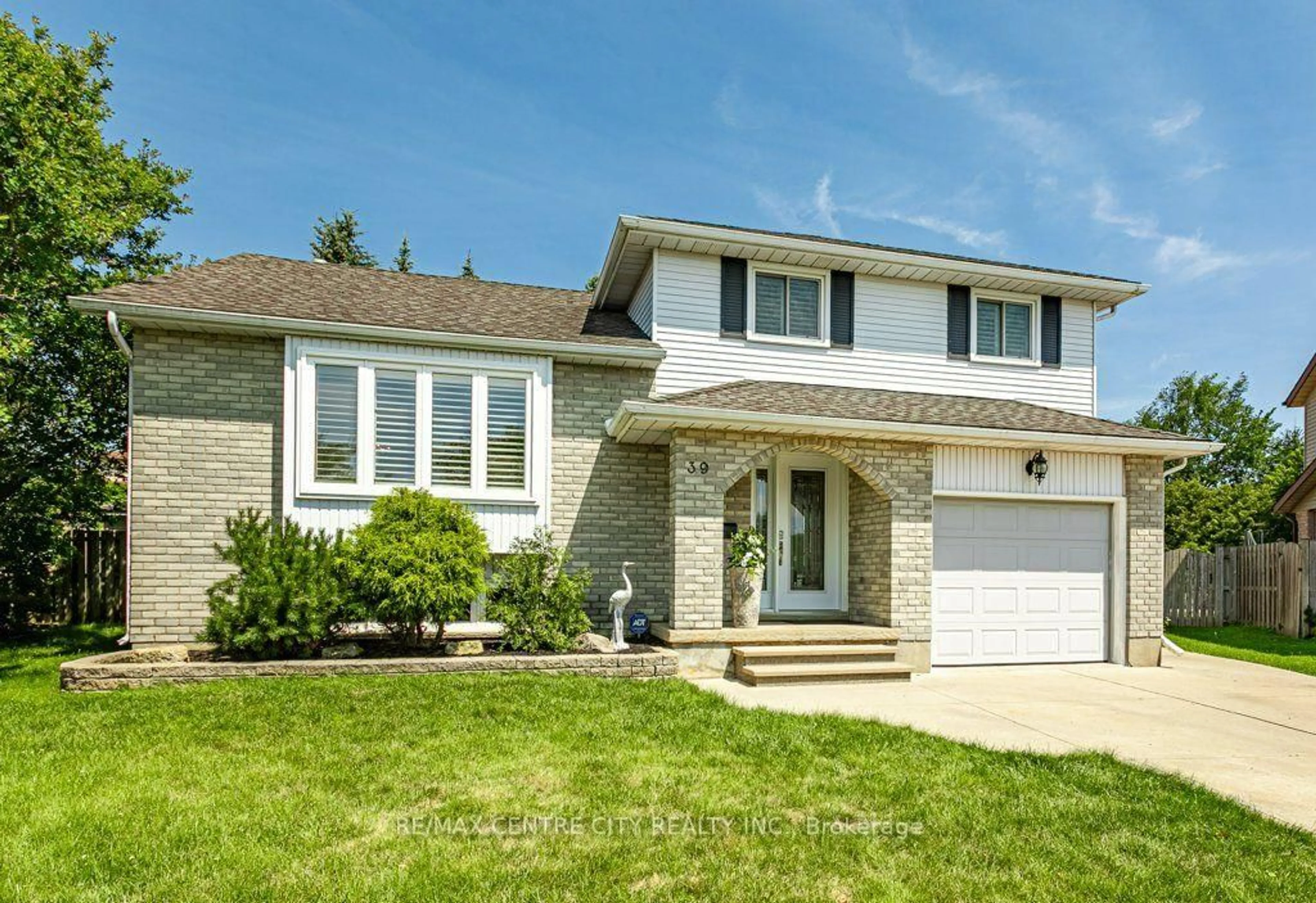 Home with brick exterior material, street for 39 Bonnybank Crt, Kitchener Ontario N2E 3B9