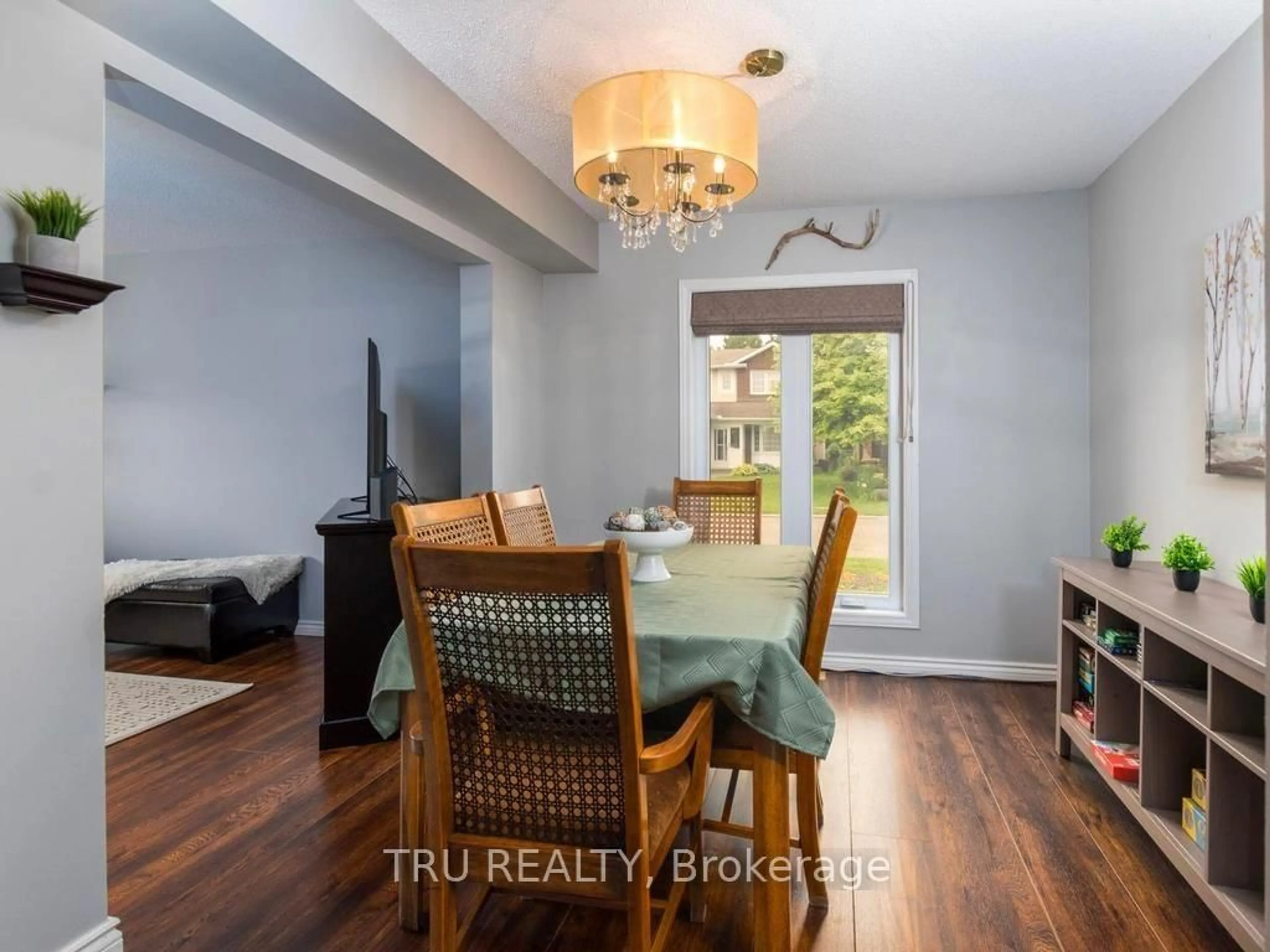 Dining room, wood/laminate floor for 24 Soho Cres, Ottawa Ontario K2J 2W1