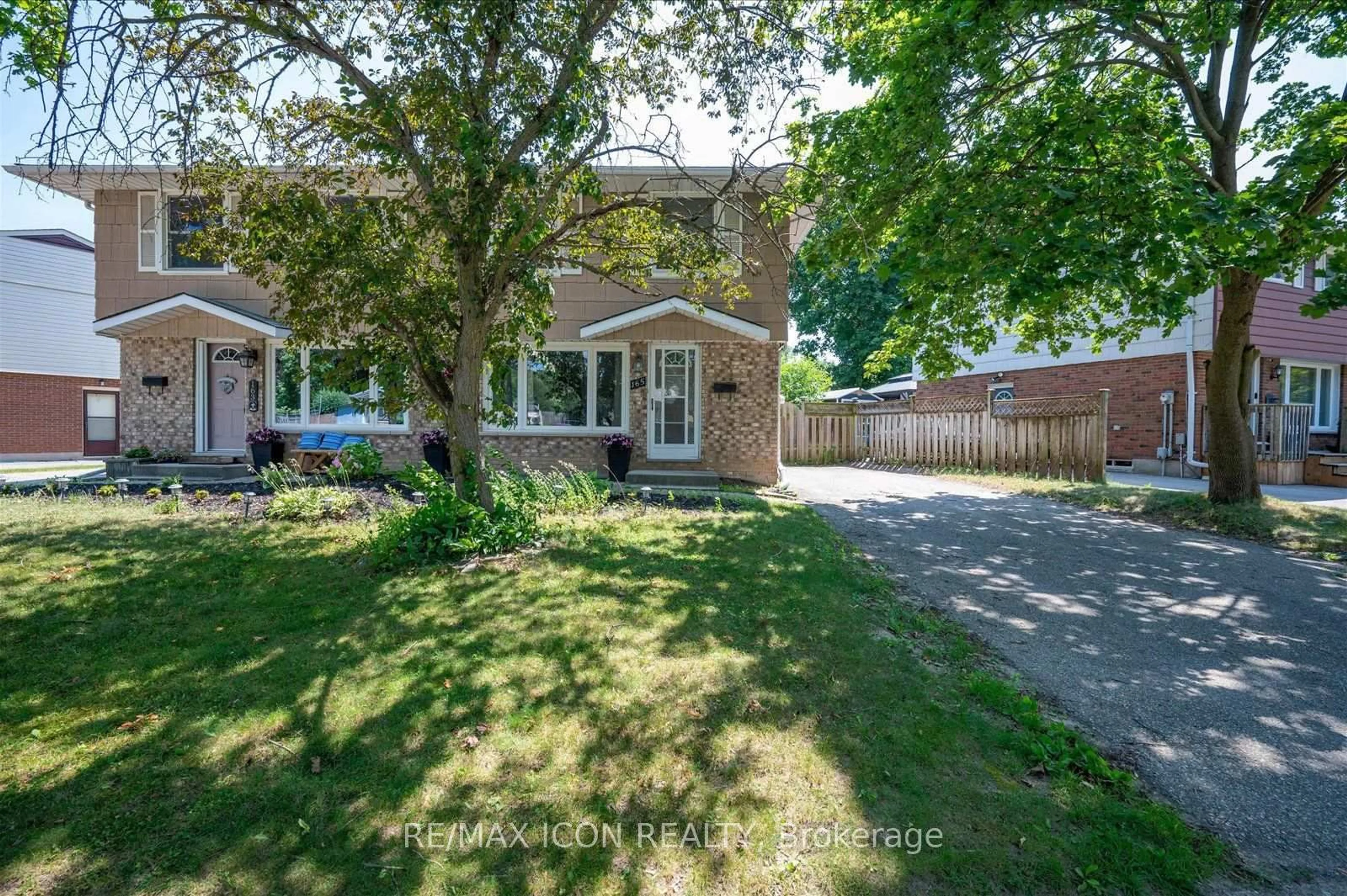 A pic from outside/outdoor area/front of a property/back of a property/a pic from drone, street for 165 Selkirk Dr, Kitchener Ontario N2E 1M5
