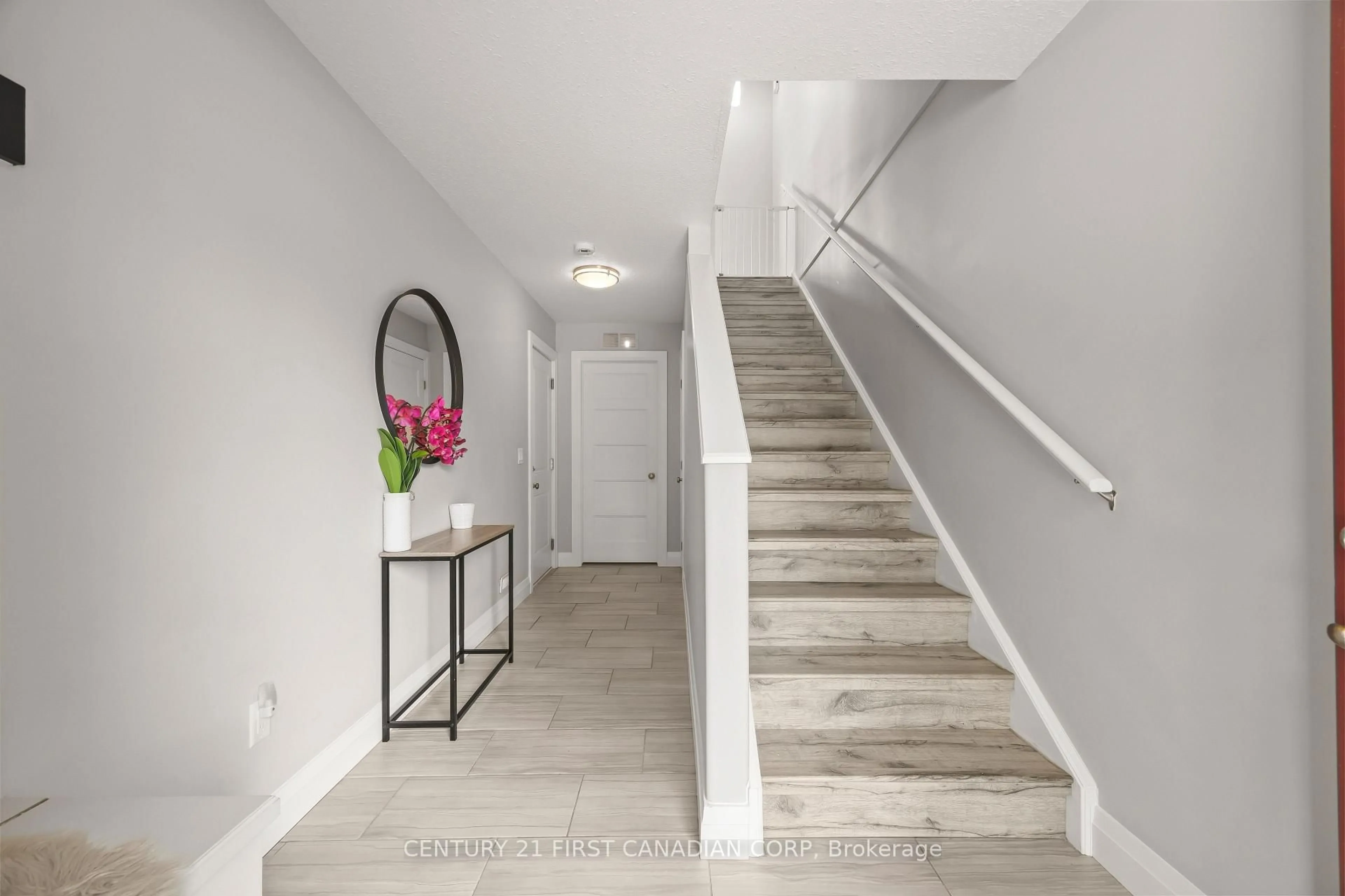 Indoor entryway for 3025 Singleton Ave #18, London South Ontario N6L 0B8