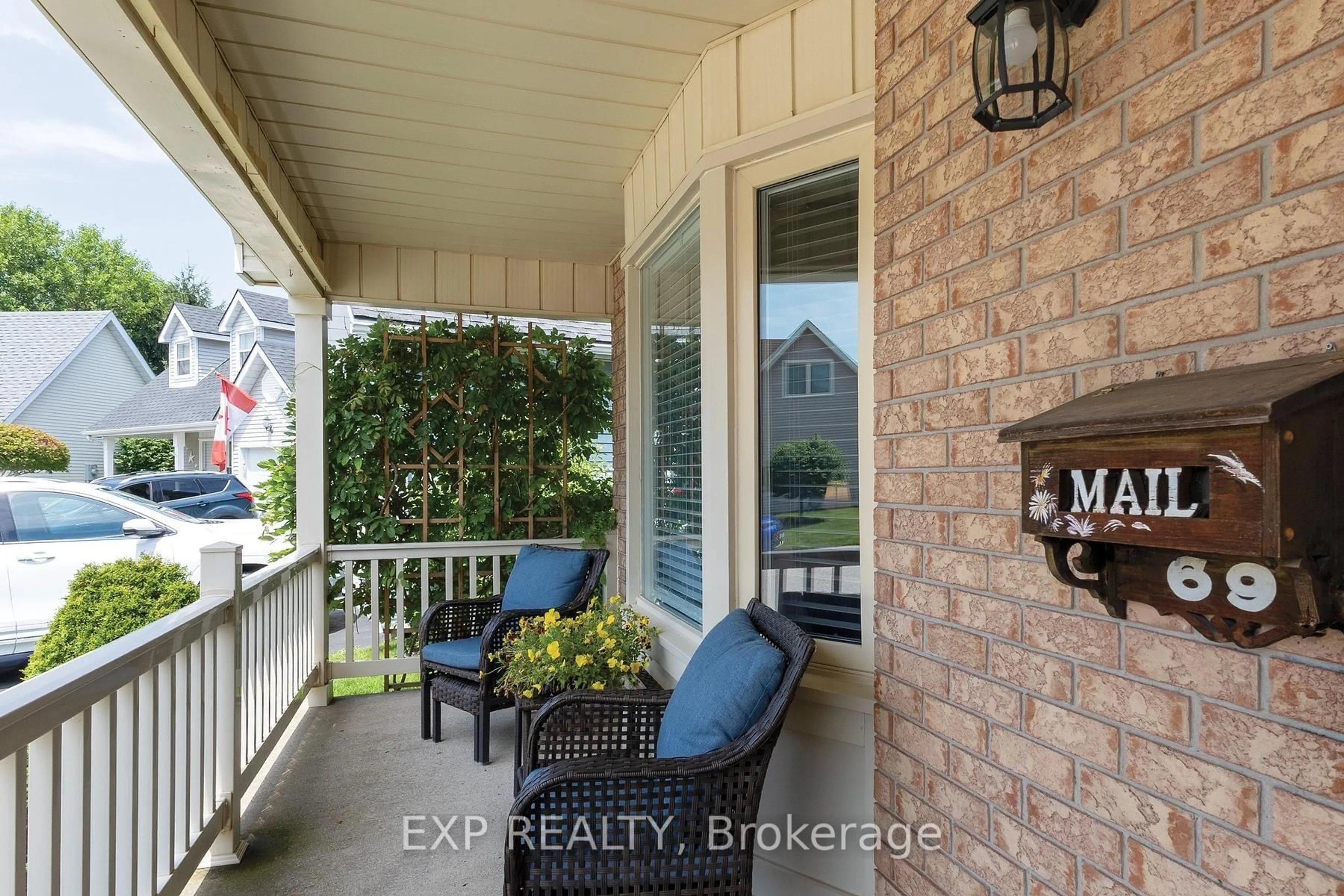 Indoor entryway for 69 Hawkins Cres, Tillsonburg Ontario N4G 5K7