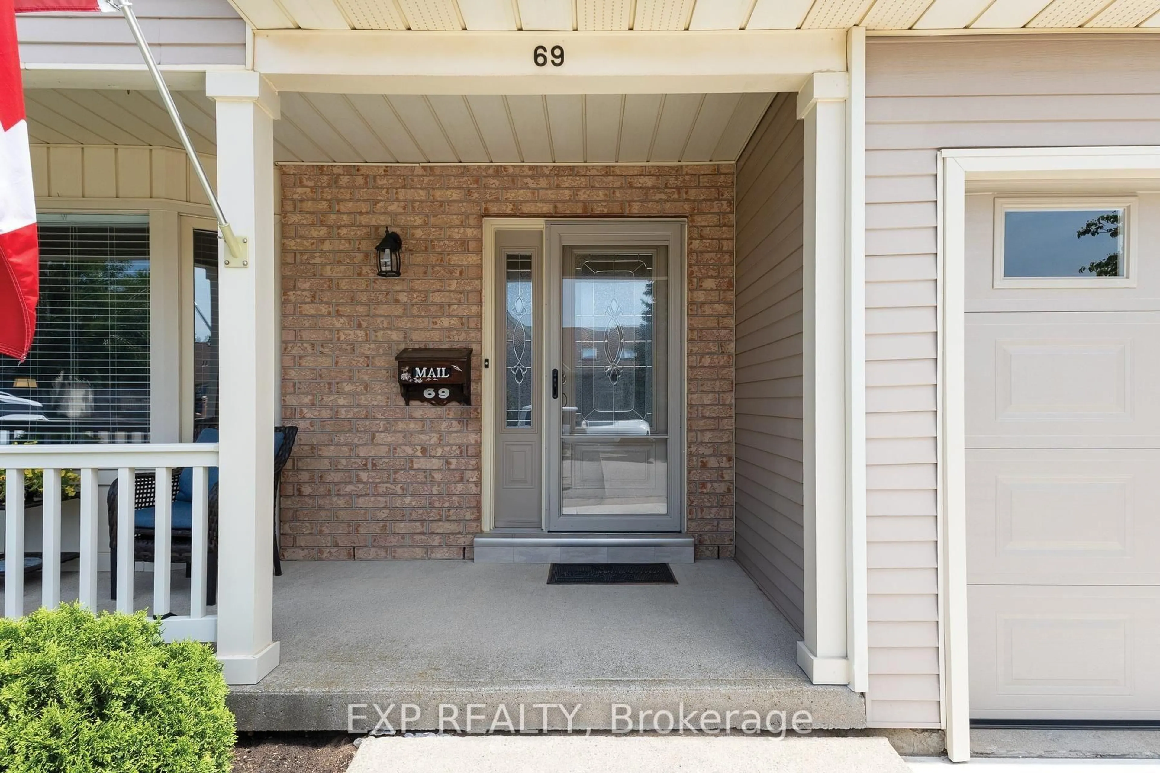 Indoor entryway for 69 Hawkins Cres, Tillsonburg Ontario N4G 5K7