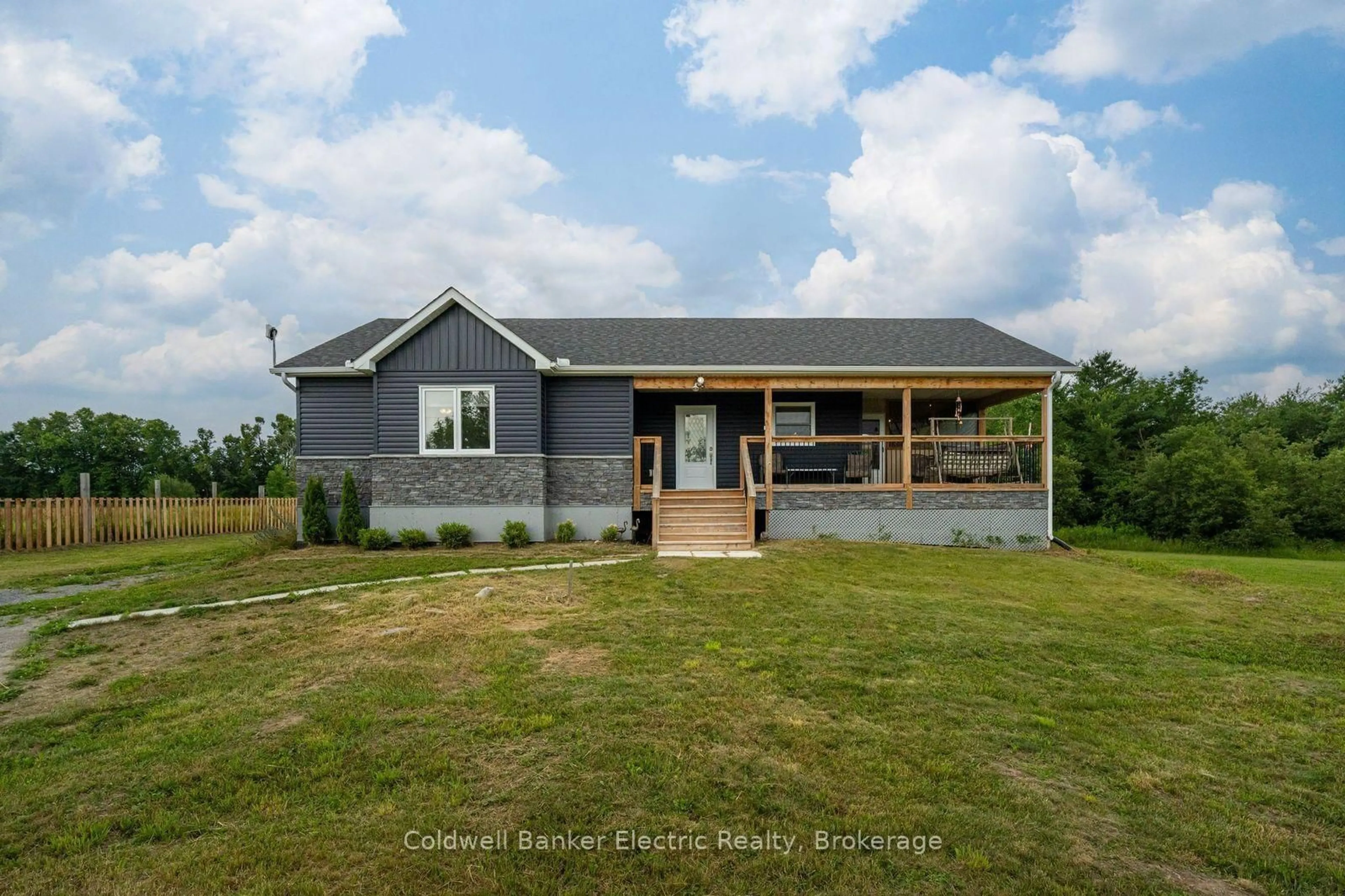 Home with vinyl exterior material, unknown for 548 Tiffen Rd, Limoges Ontario K0K 2M0