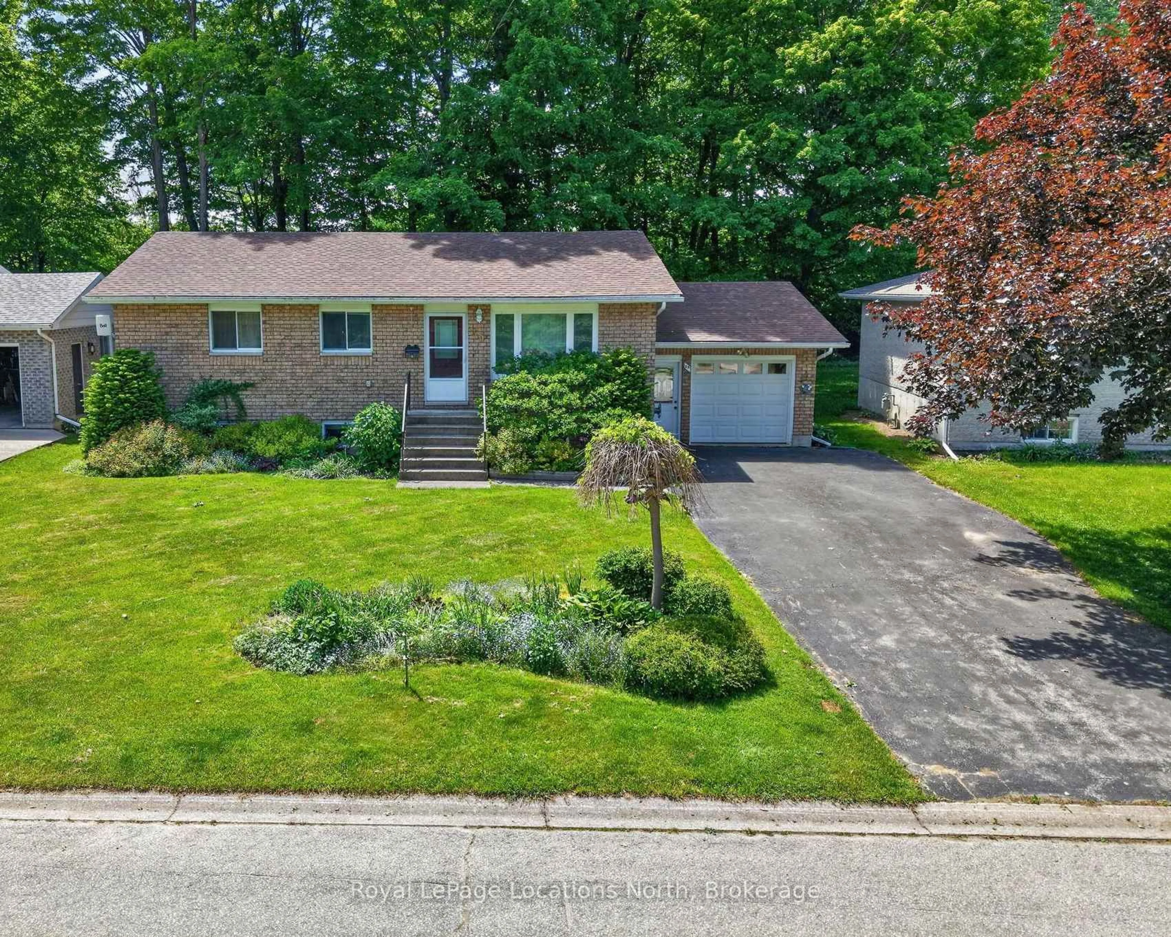 A pic from outside/outdoor area/front of a property/back of a property/a pic from drone, street for 25 Pollard Dr, Meaford Ontario N4L 1A7