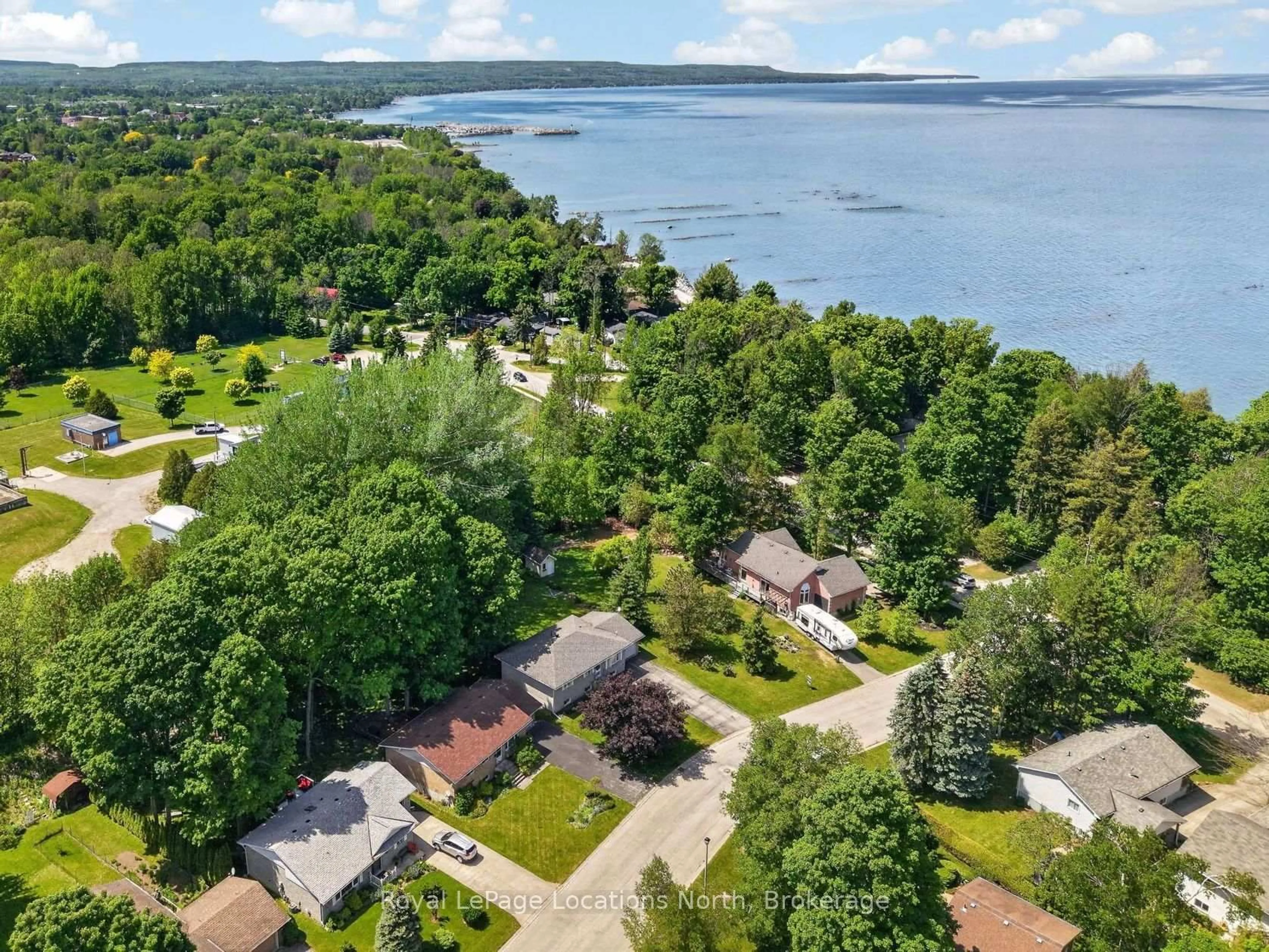 A pic from outside/outdoor area/front of a property/back of a property/a pic from drone, water/lake/river/ocean view for 25 Pollard Dr, Meaford Ontario N4L 1A7