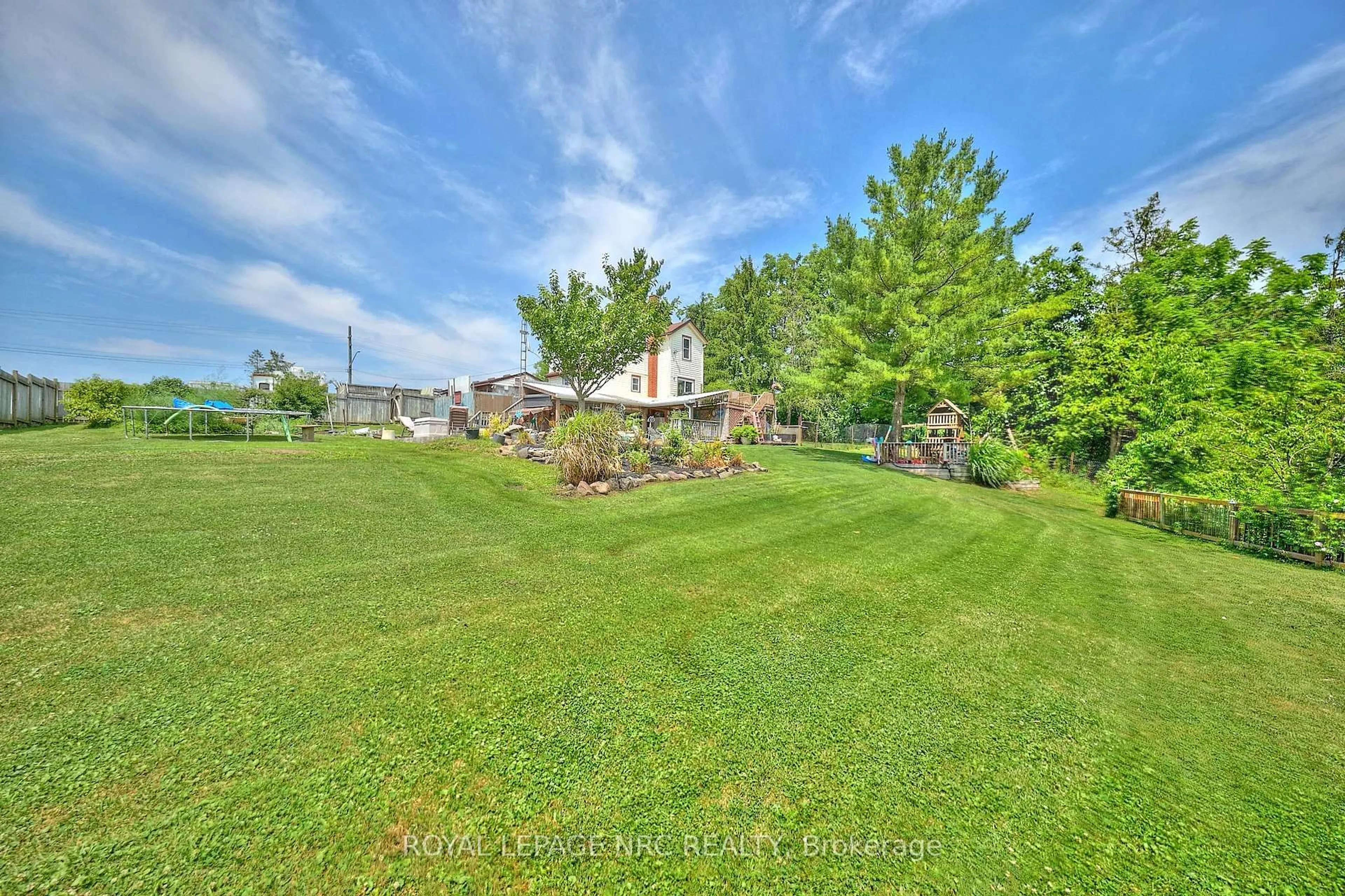 A pic from outside/outdoor area/front of a property/back of a property/a pic from drone, water/lake/river/ocean view for 10266 Willodell Rd, Niagara Falls Ontario L0S 1K0
